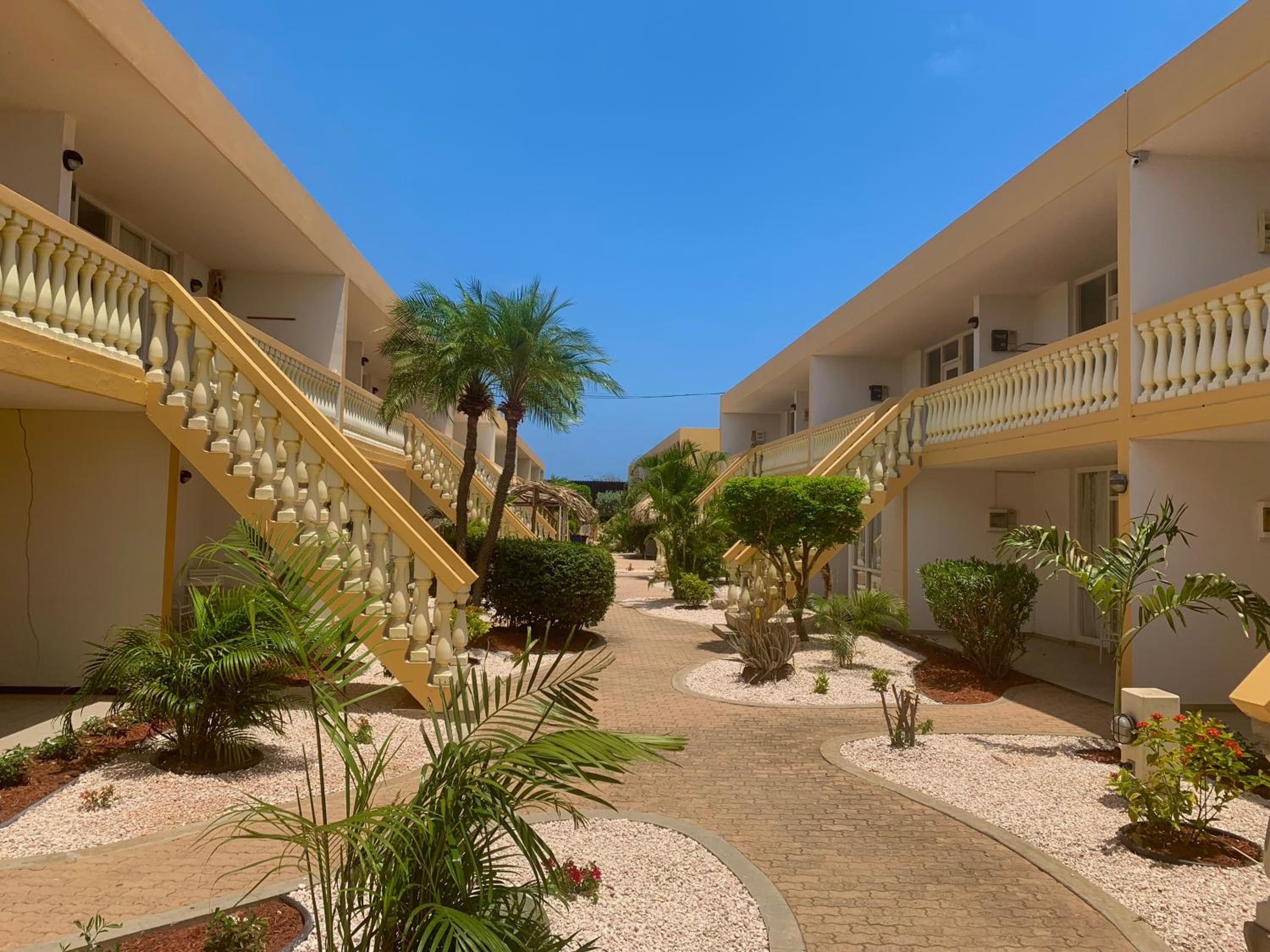 Apartment with Balcony photo 2