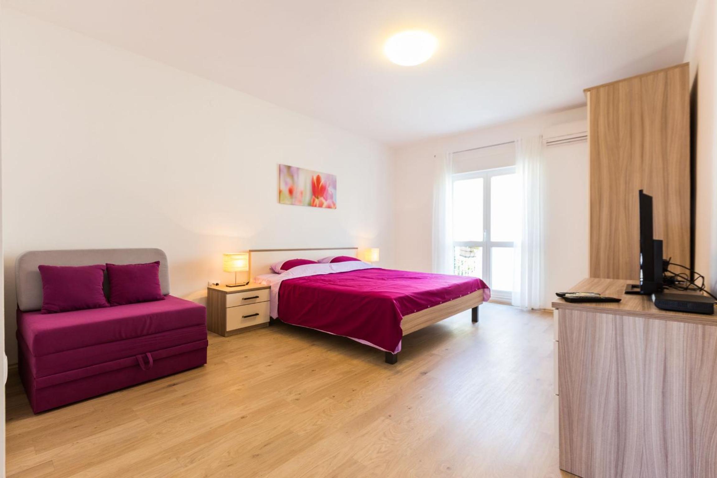 One-Bedroom Apartment - Photo 27