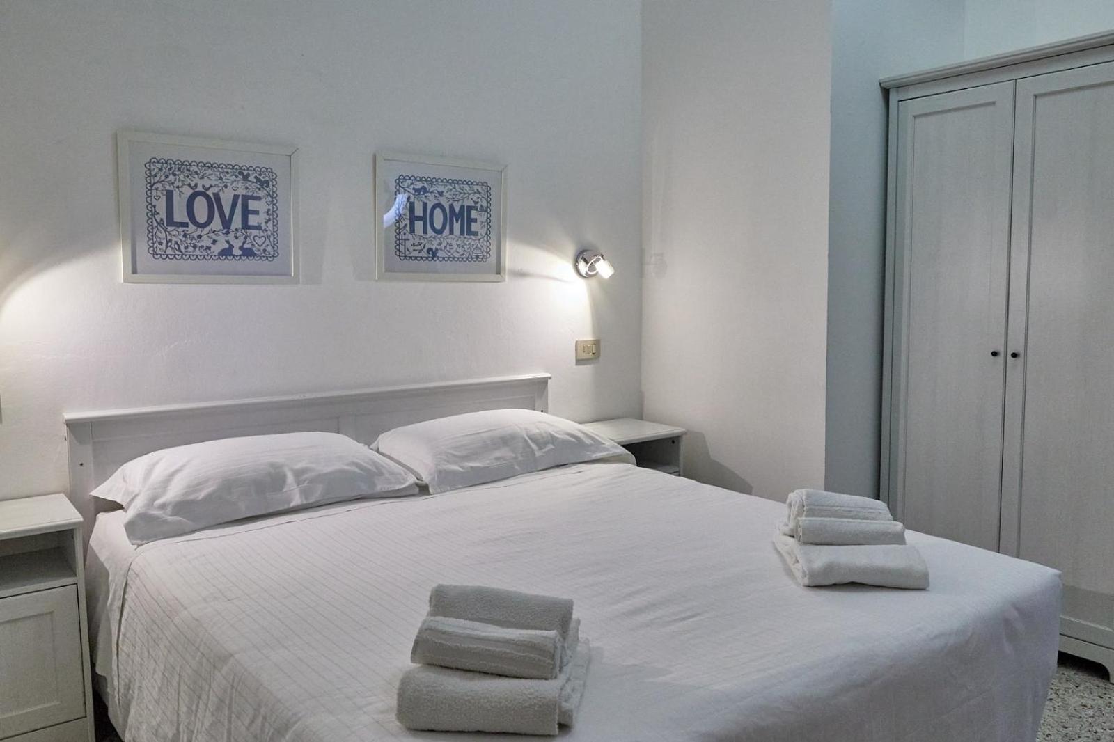 Standard Double Room - Photo 4