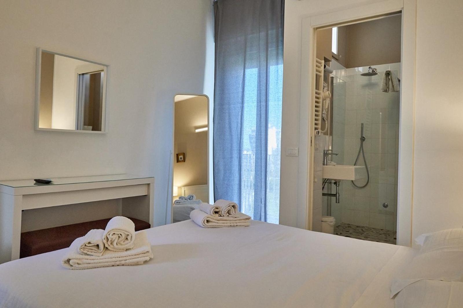 Double Room with Sea View - Photo 3