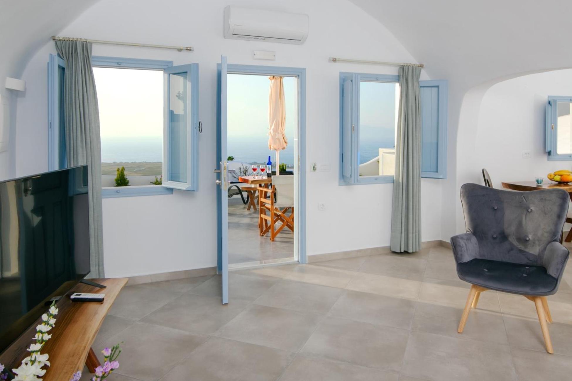 Panoramic Cave Suite with Outdoor Jet Tub, Sea & Sunset View photo 1