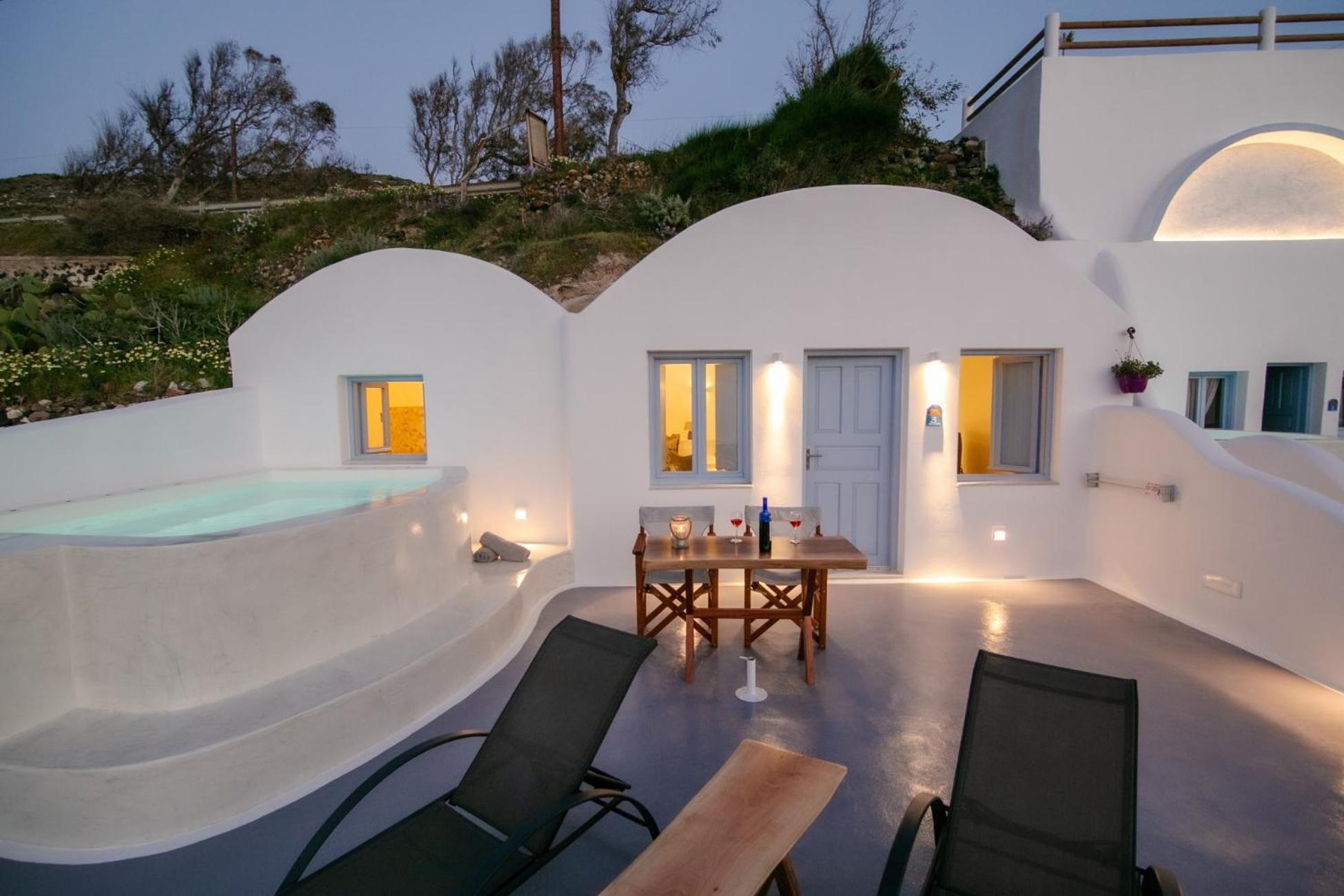 Panoramic Cave Suite with Outdoor Jet Tub, Sea & Sunset View photo 2