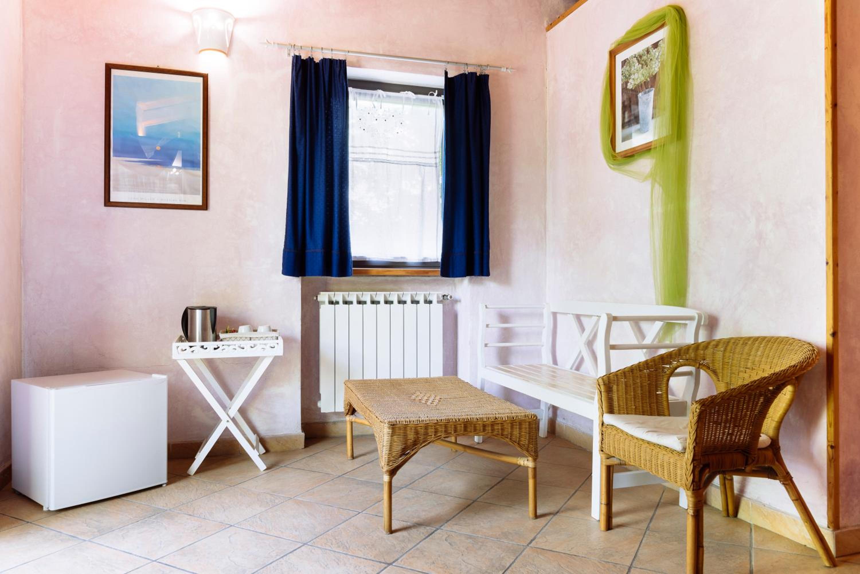 Double or Twin Room - Photo 4