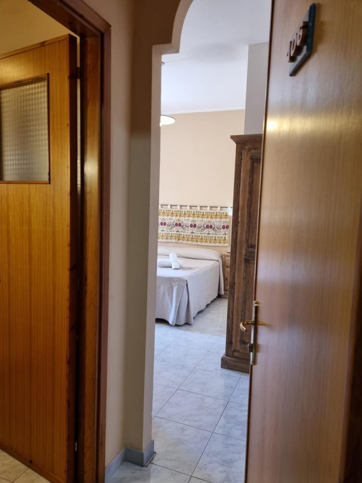 Deluxe Double or Twin Room with Balcony - Photo 2