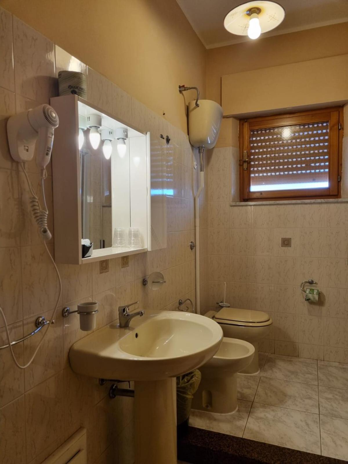Deluxe Double or Twin Room with Balcony - Photo 4