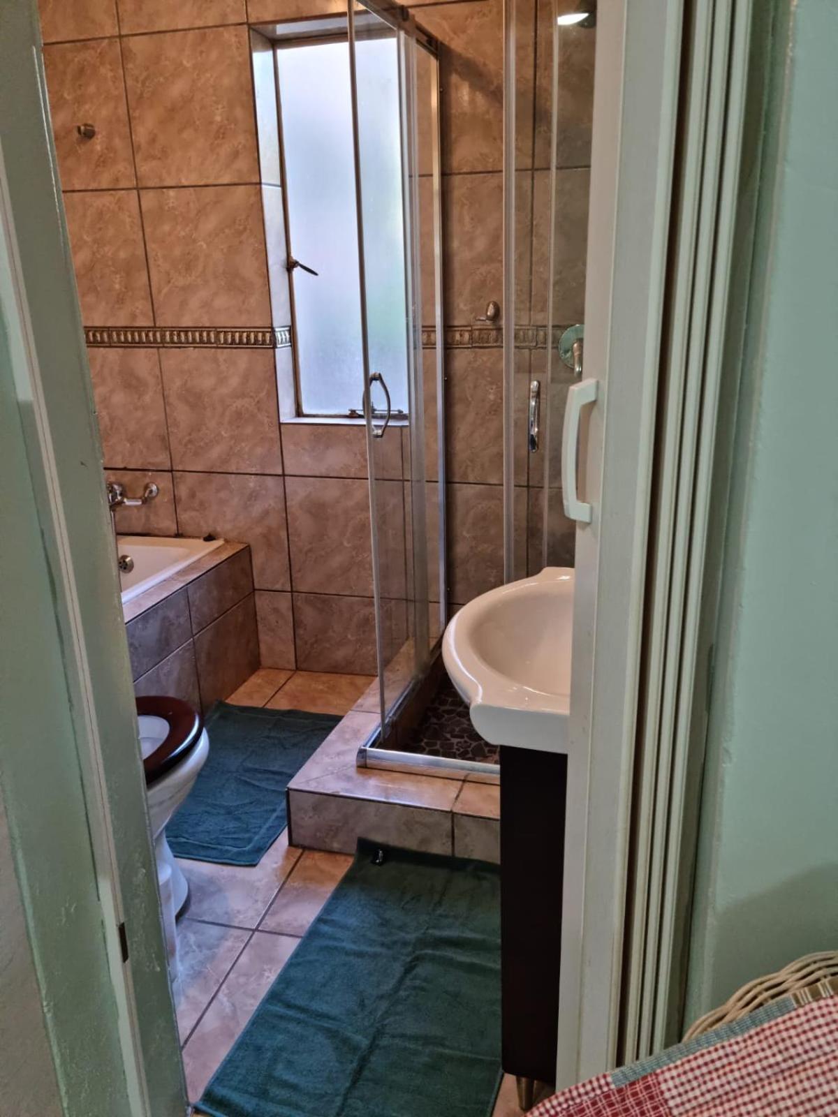 Deluxe Double Room with Shower - Photo 5