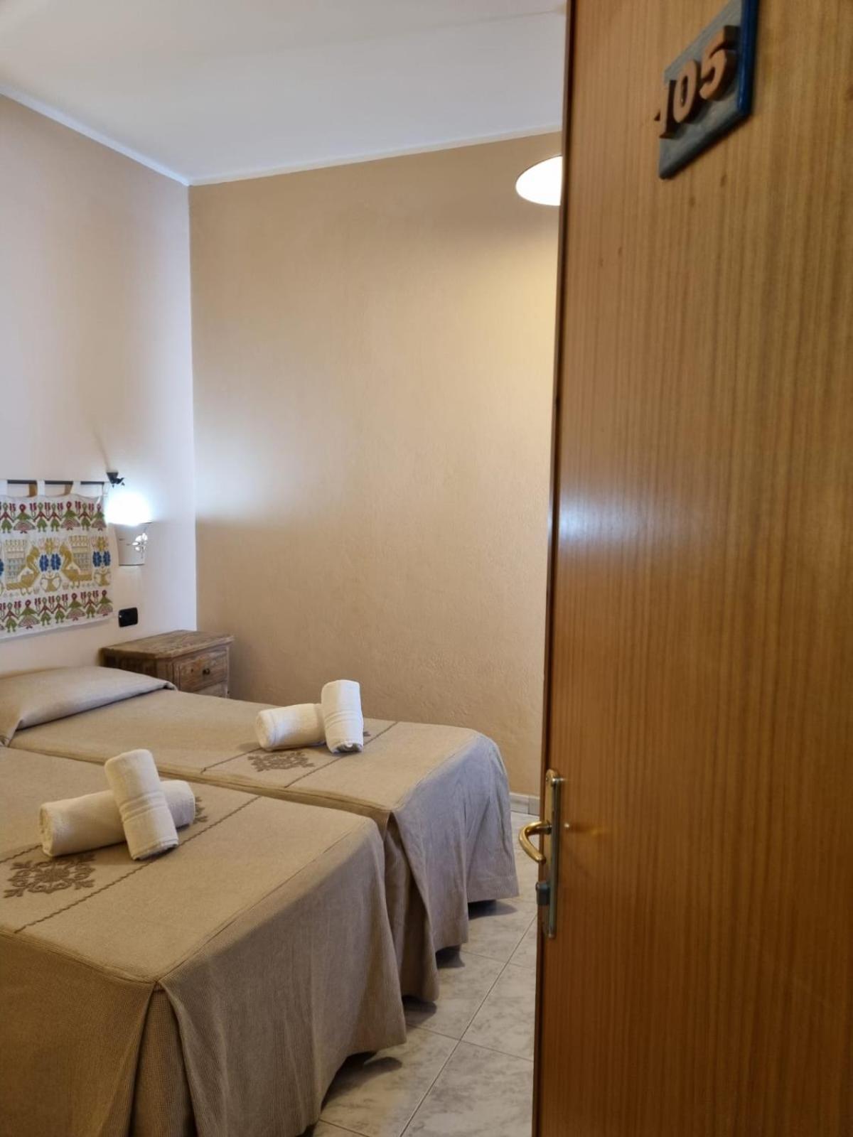 Double or Twin Room with Terrace - Photo 2