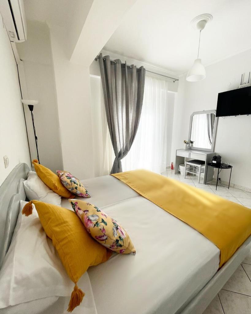 One-Bedroom Apartment - Photo 1
