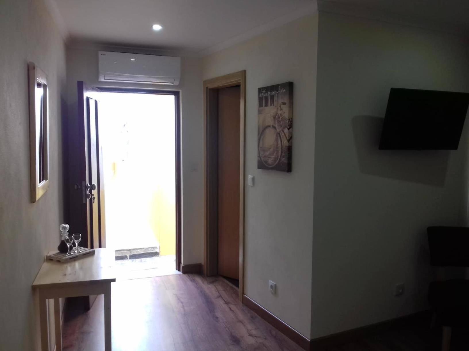 Twin Room - Photo 2