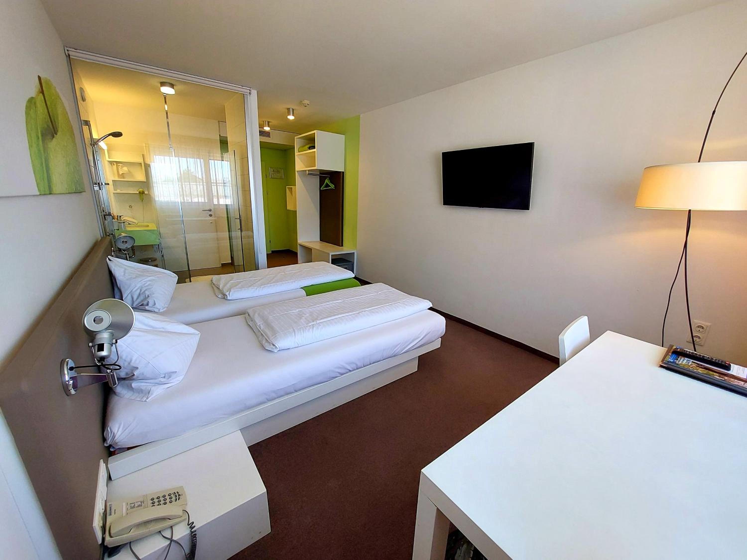 Standard Double or Twin Room - Photo 6