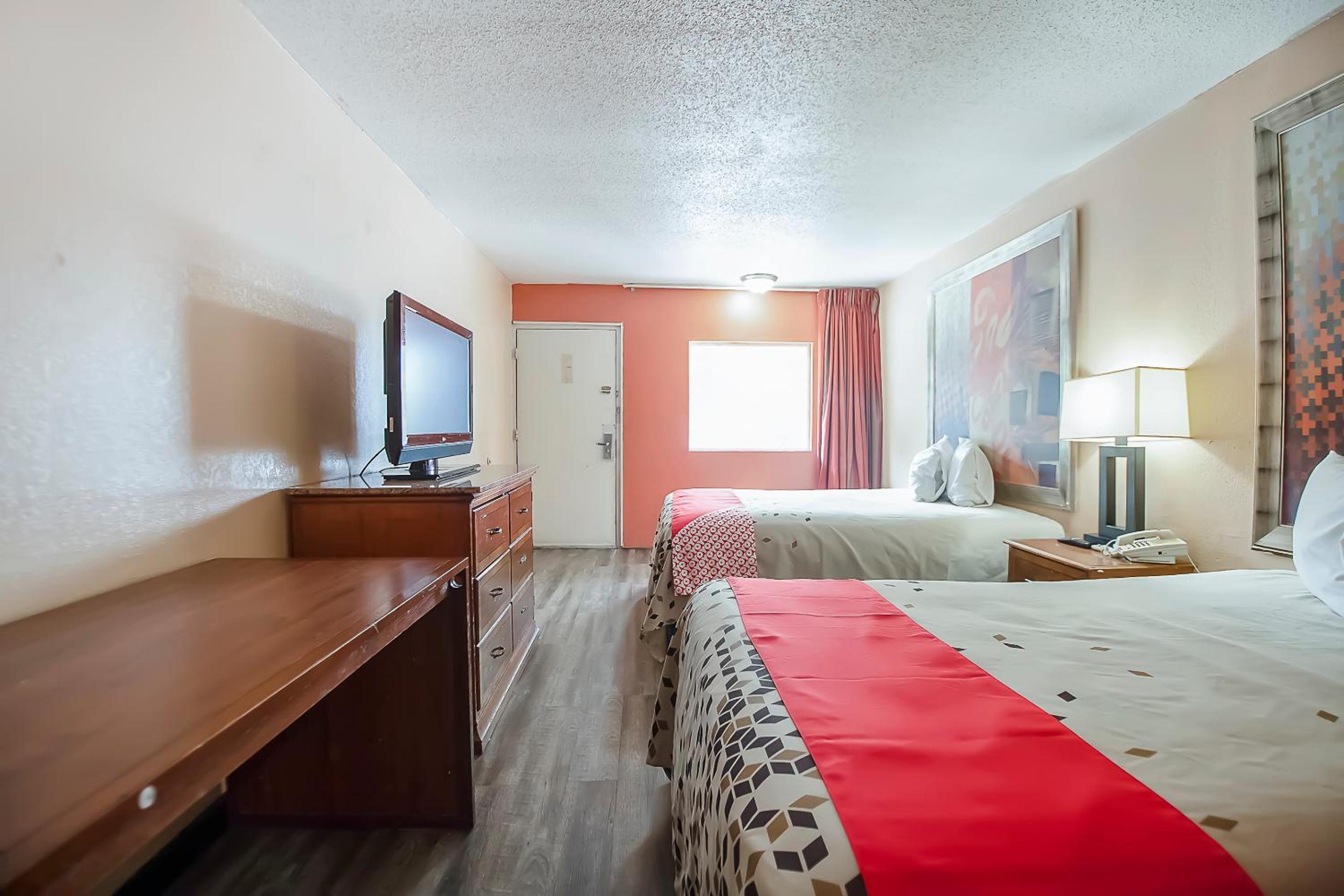 Premium 2 Queen Bed - Photo 2