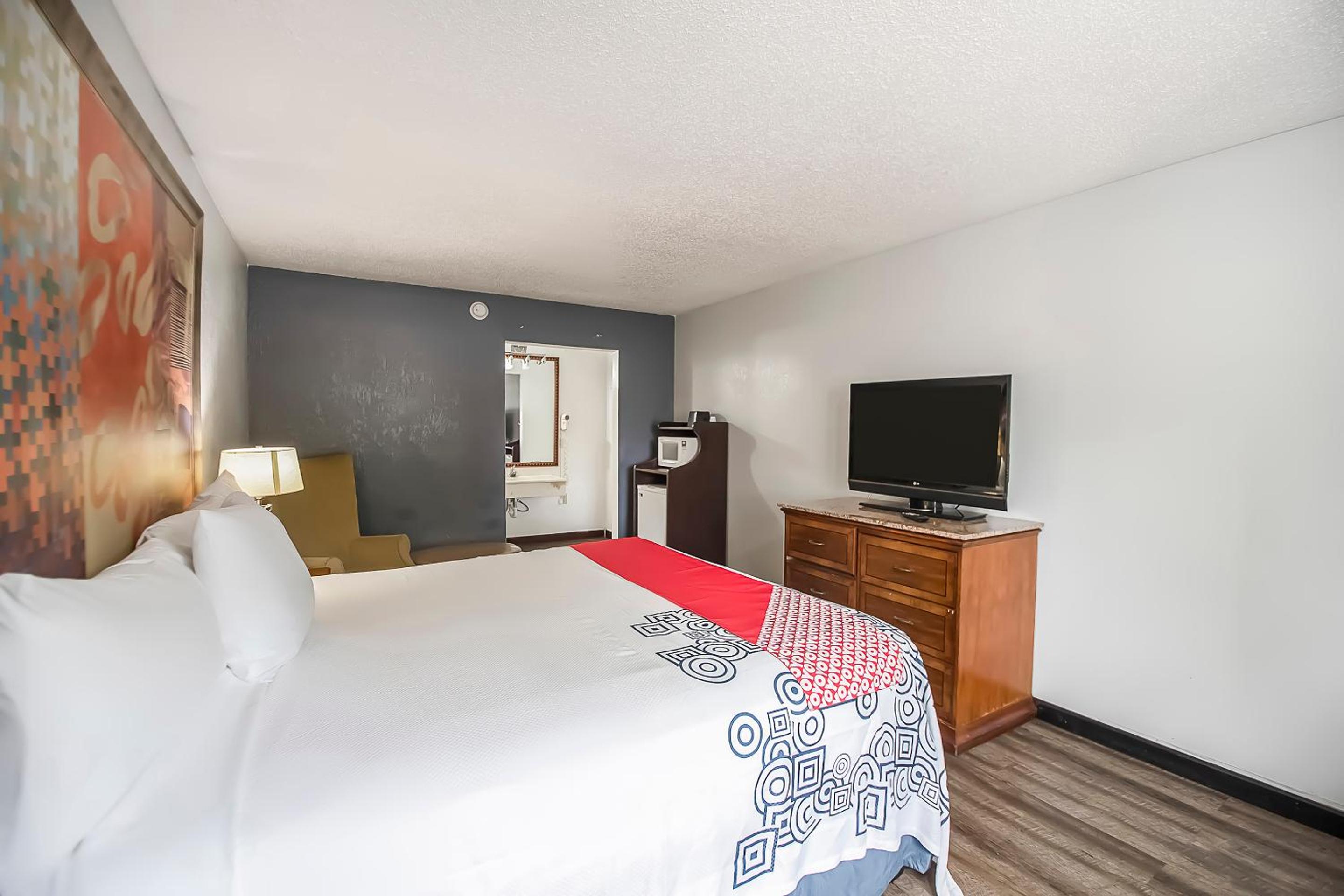 Premium King Bed - Photo 1