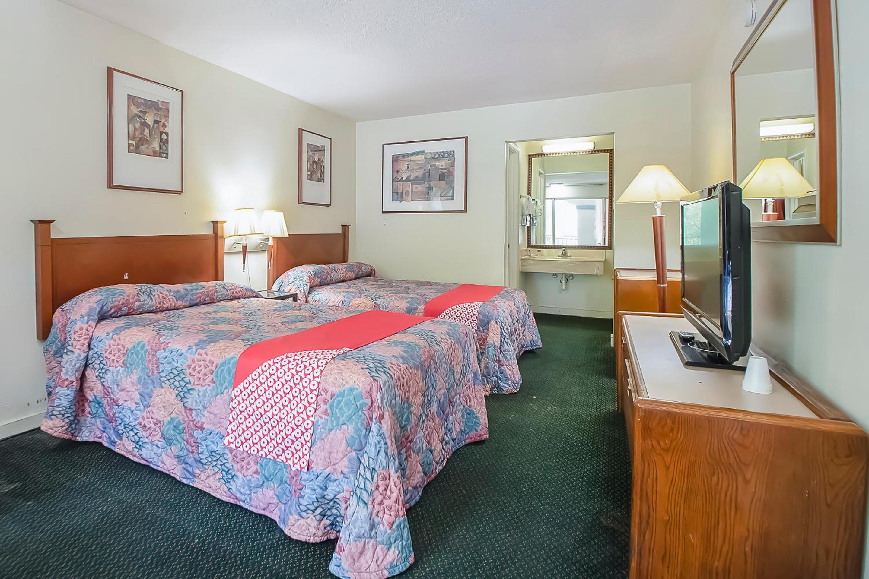 Queen Room with Two Queen Beds - Photo 1