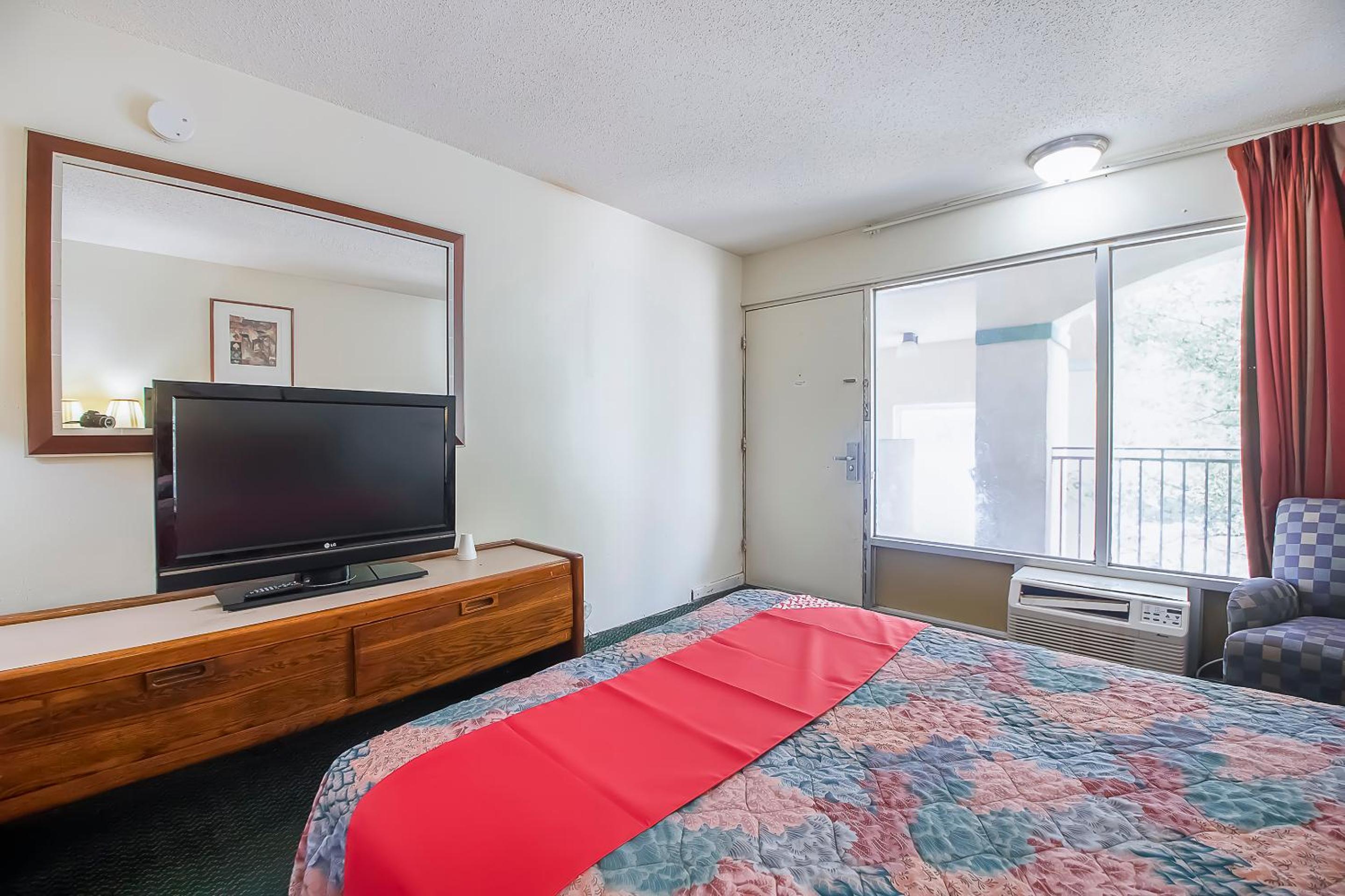 Queen Room with Two Queen Beds - Photo 6