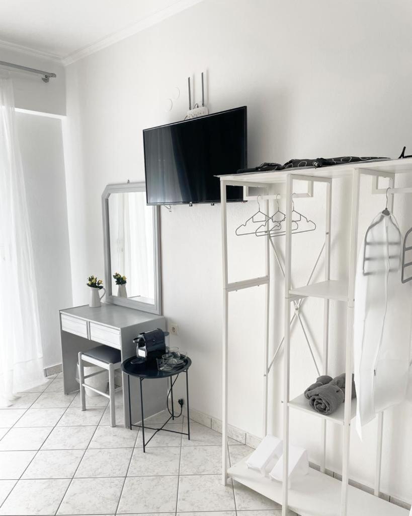 One-Bedroom Apartment - Photo 8