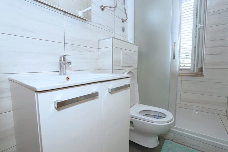 Double or Twin Room with Bathroom - Photo 3