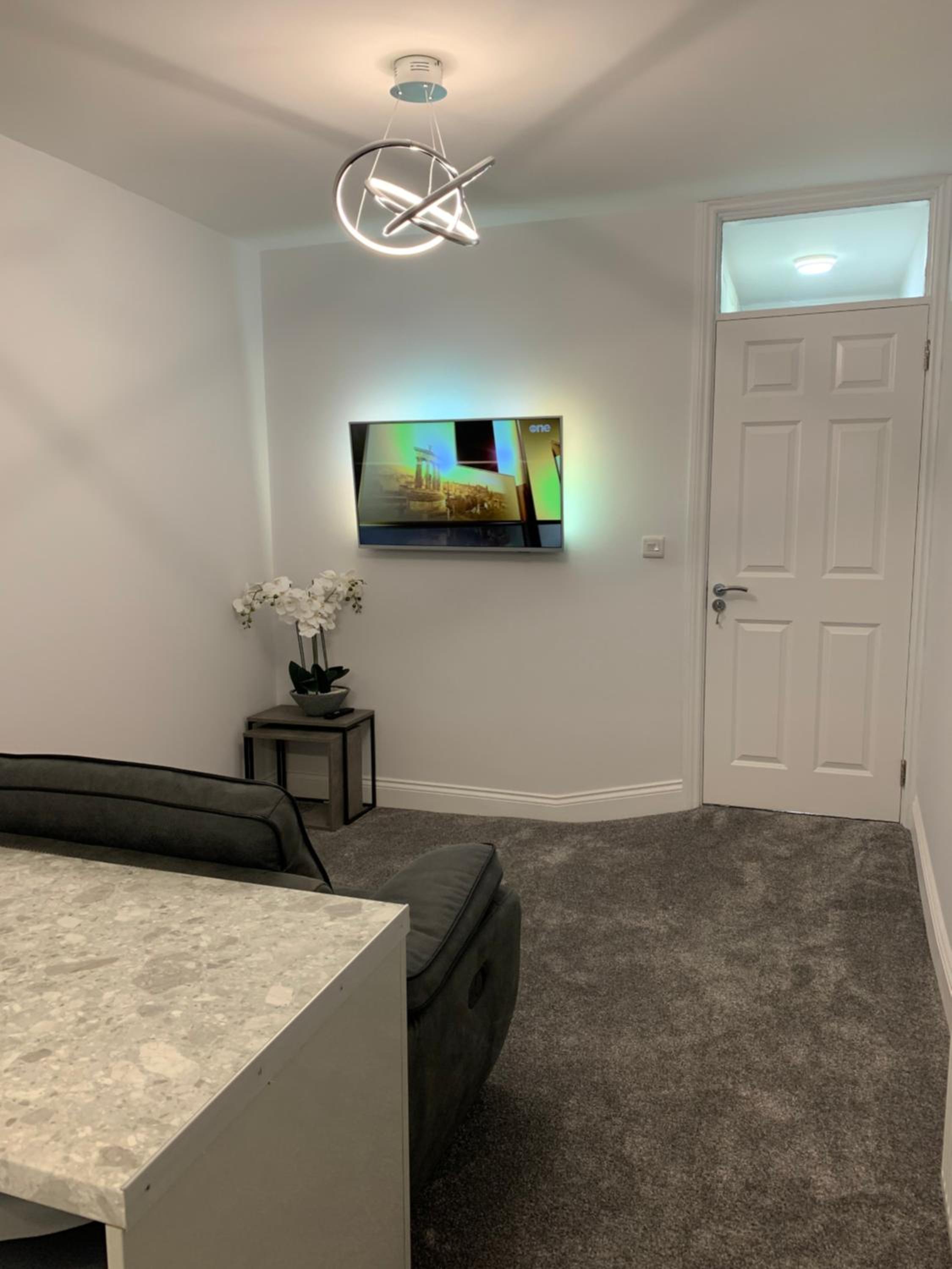 One-Bedroom Apartment - Photo 1