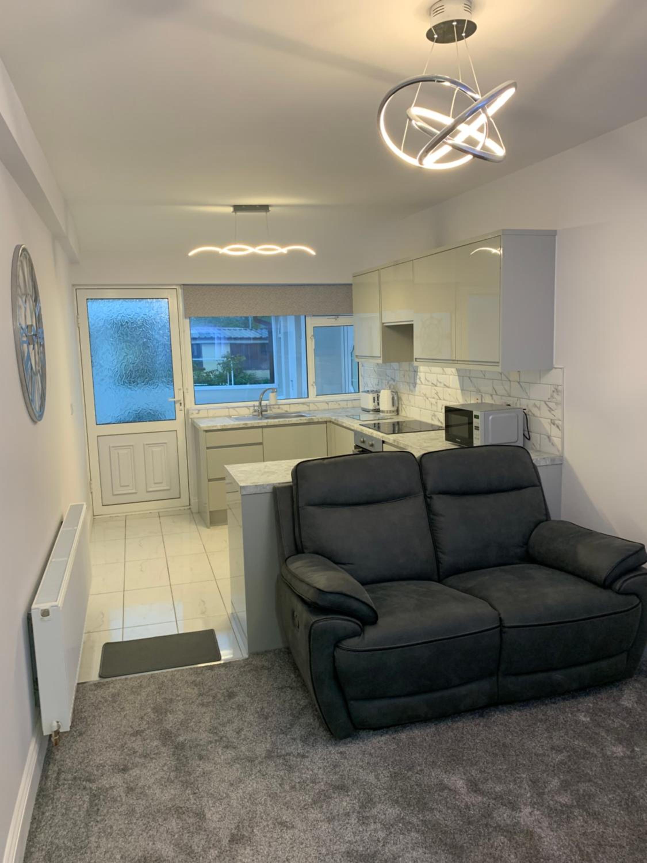 One-Bedroom Apartment - Photo 11