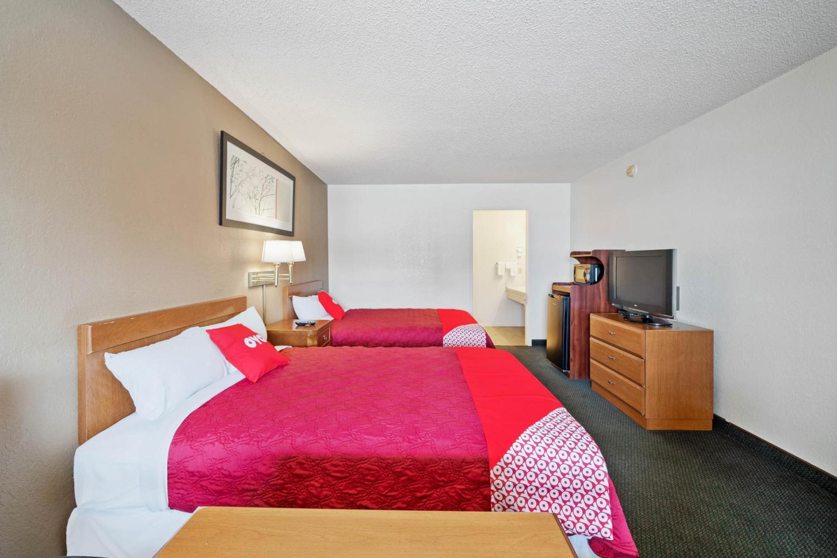 Queen Room with Two Queen Beds - Photo 11