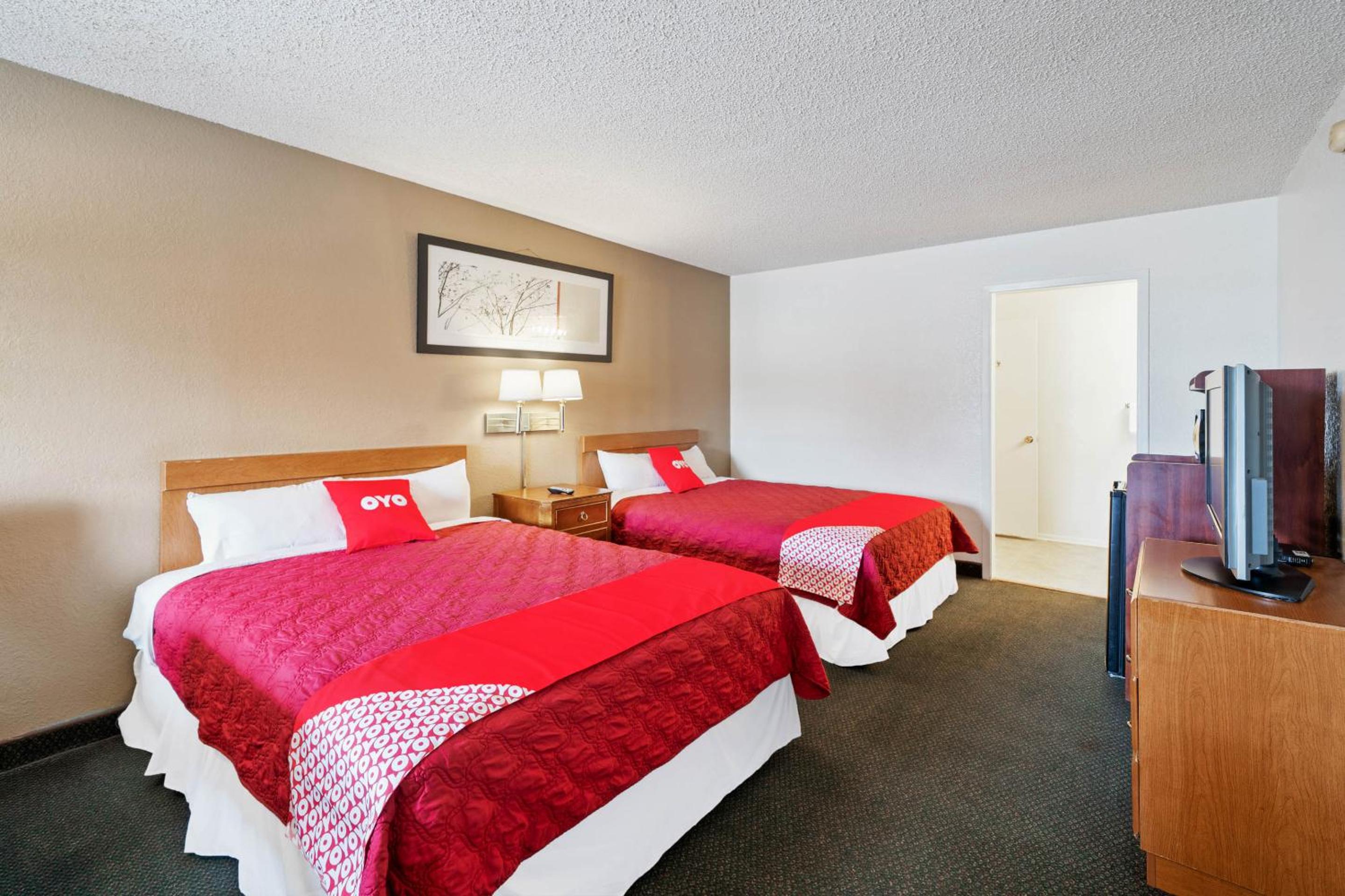 Queen Room with Two Queen Beds - Photo 1