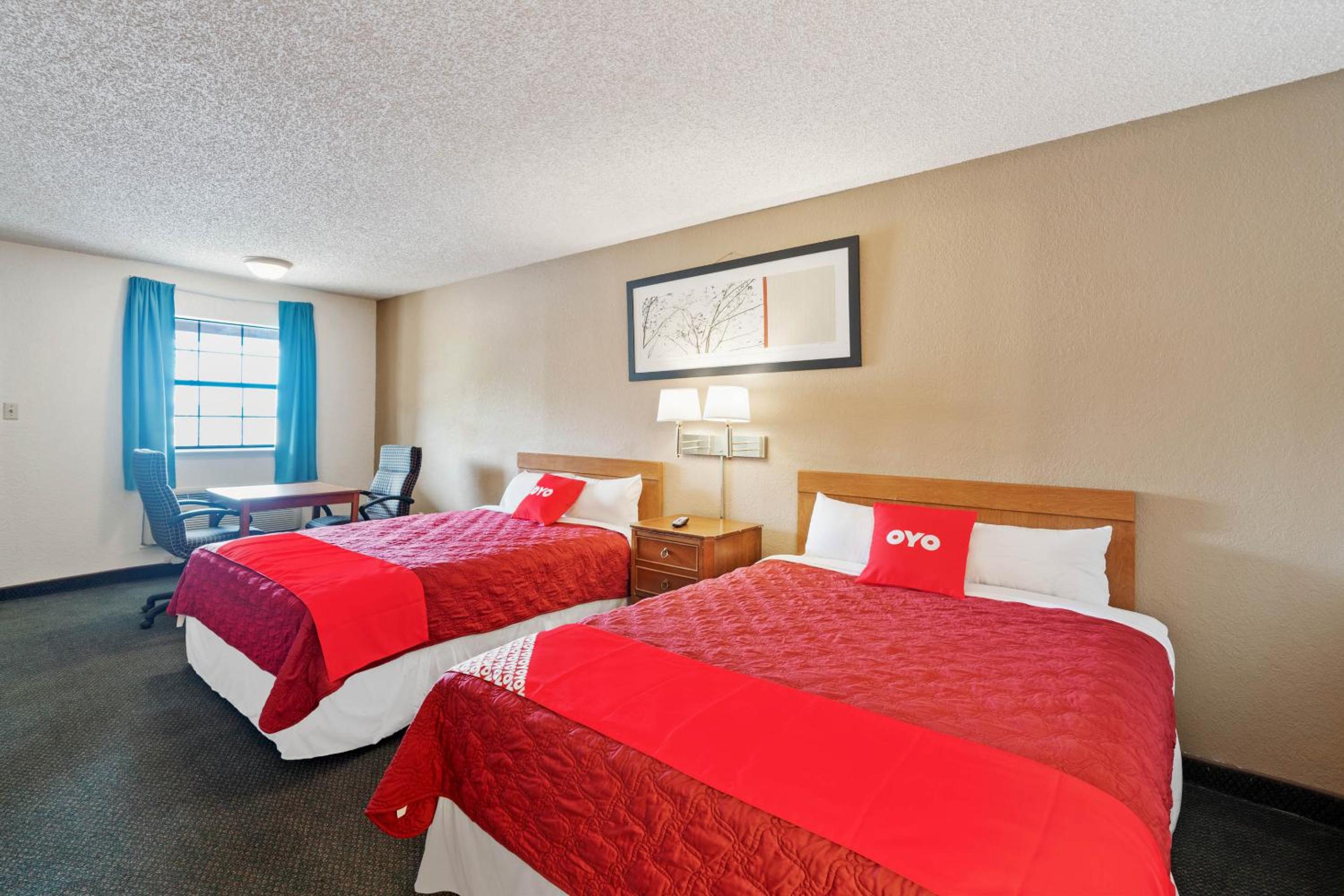 Queen Room with Two Queen Beds - Photo 9