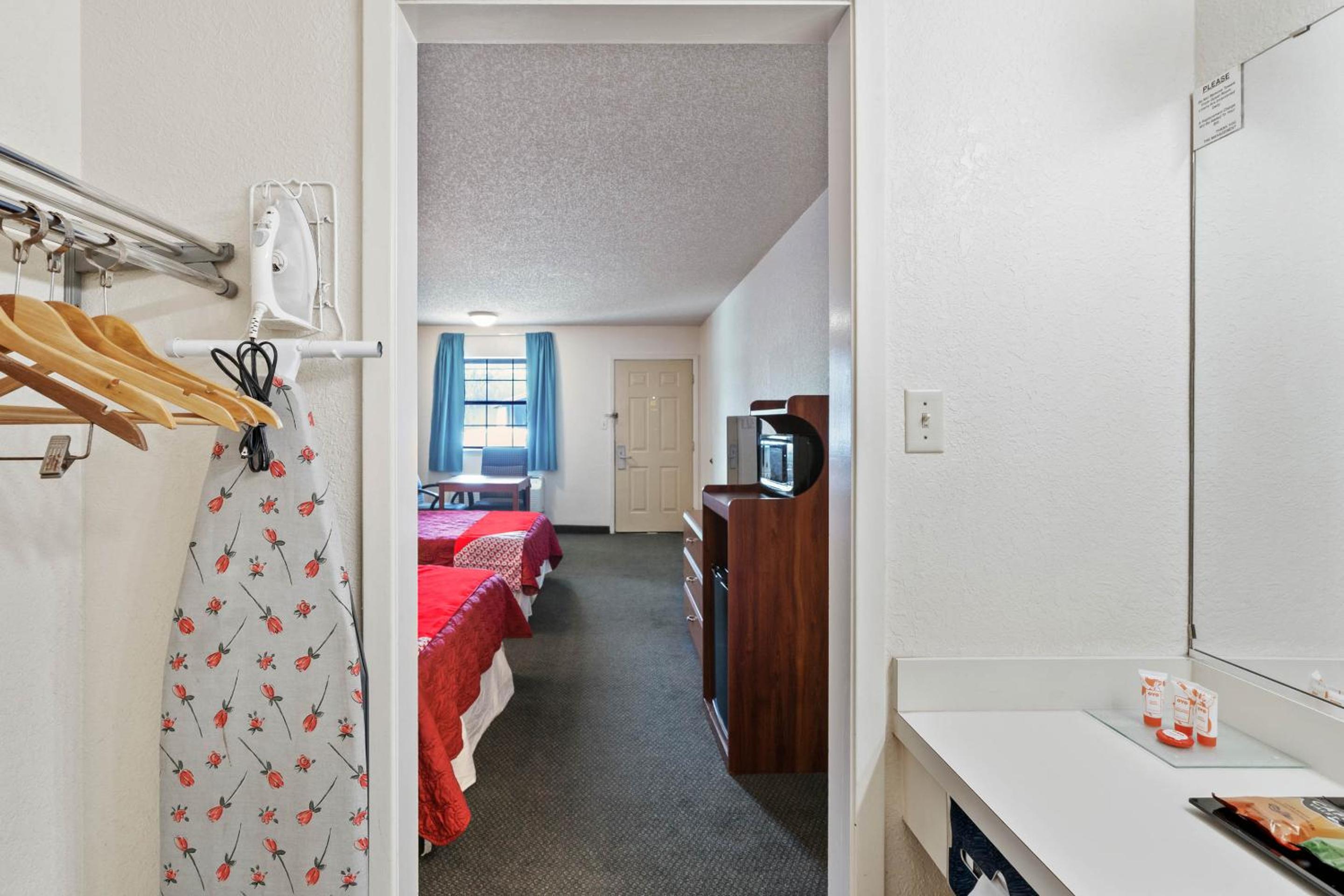 Queen Room with Two Queen Beds - Photo 13