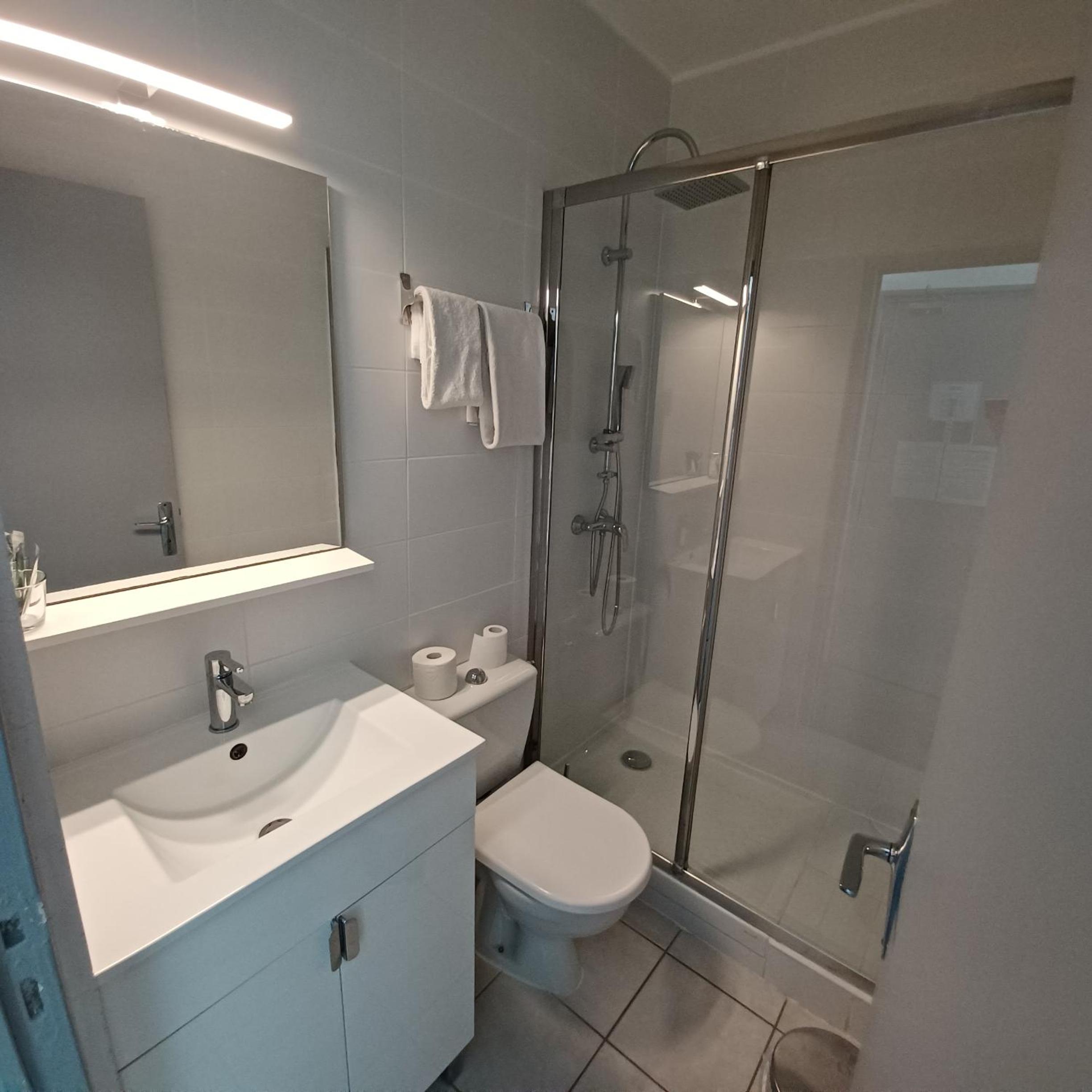 Double Room - Photo 5
