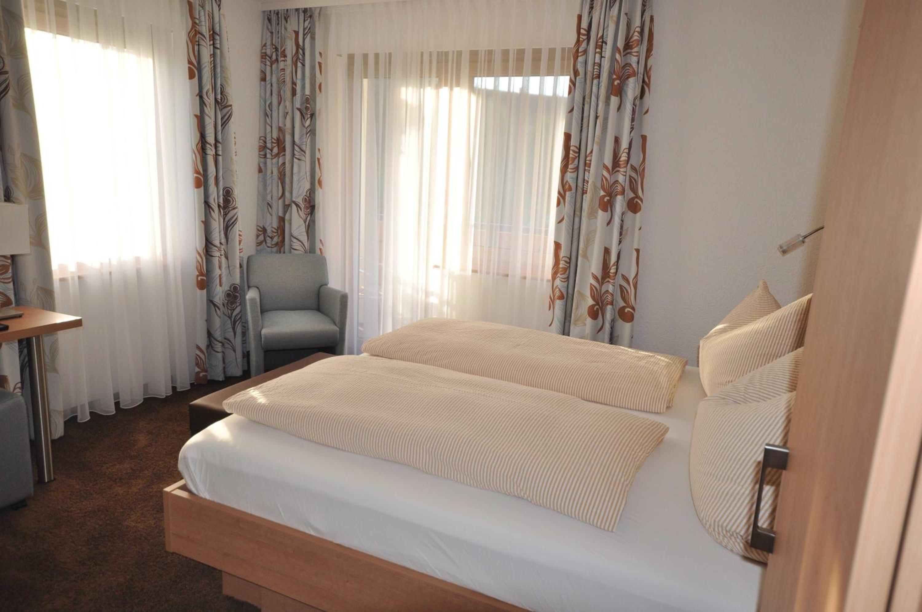 Double Room - Photo 6