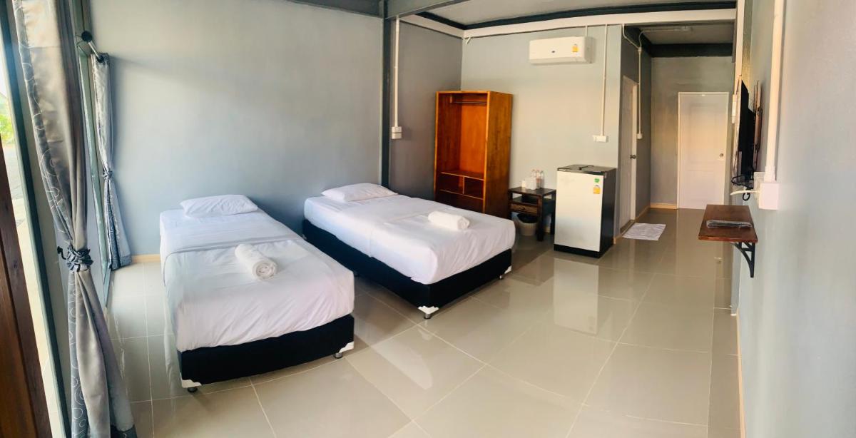 Twin Room - Photo 2
