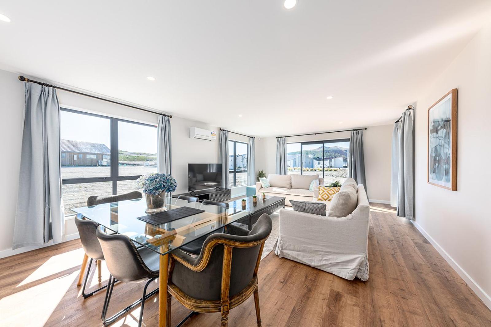 Four-Bedroom House - Photo 2