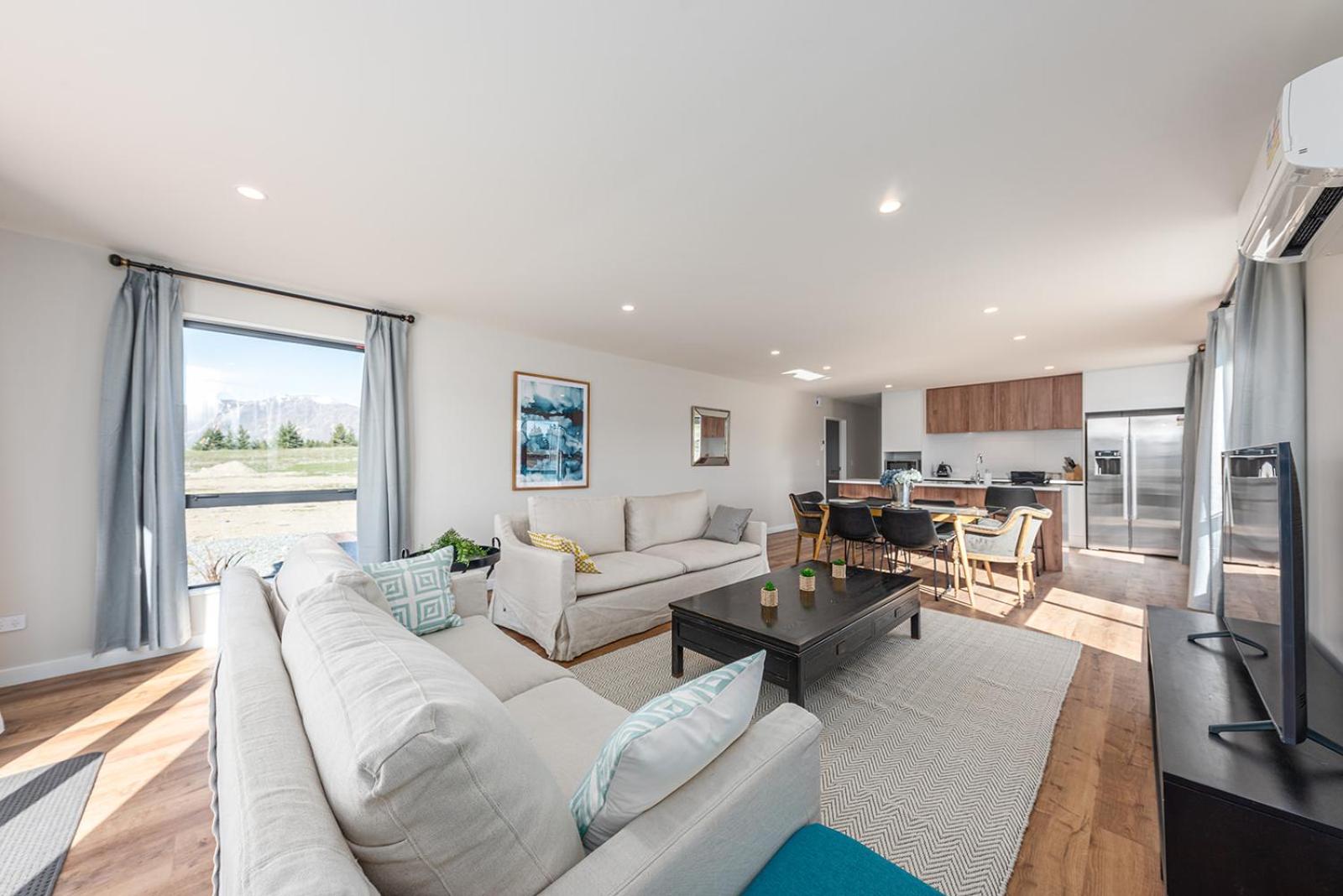Four-Bedroom House - Photo 4