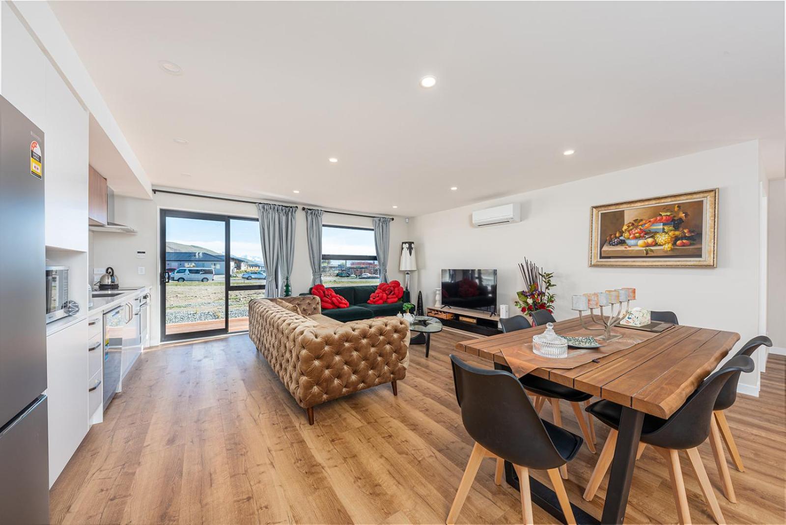 Three-Bedroom House - Photo 18