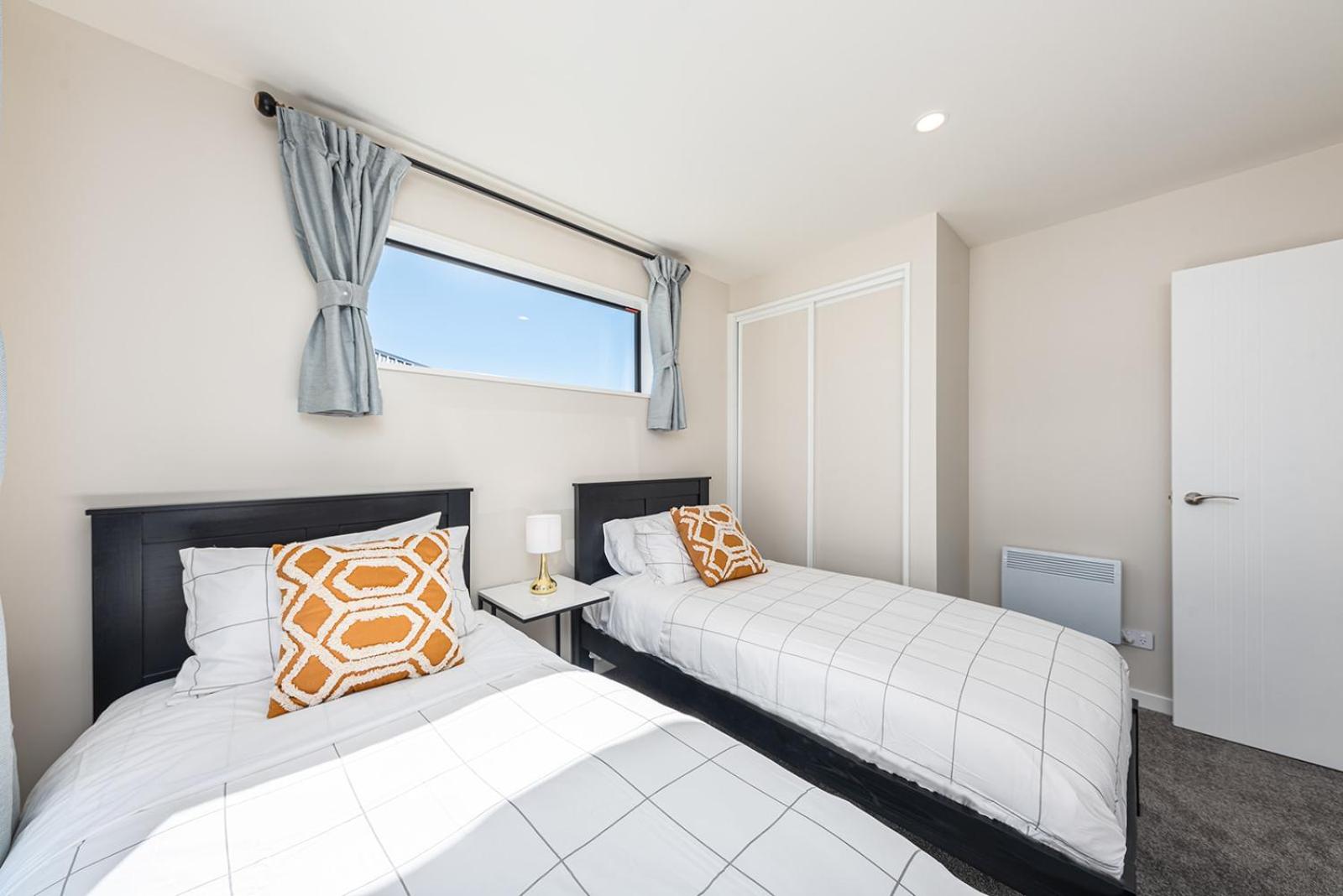 Two-Bedroom House - Photo 7