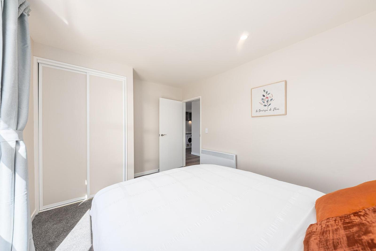 Two-Bedroom House - Photo 4