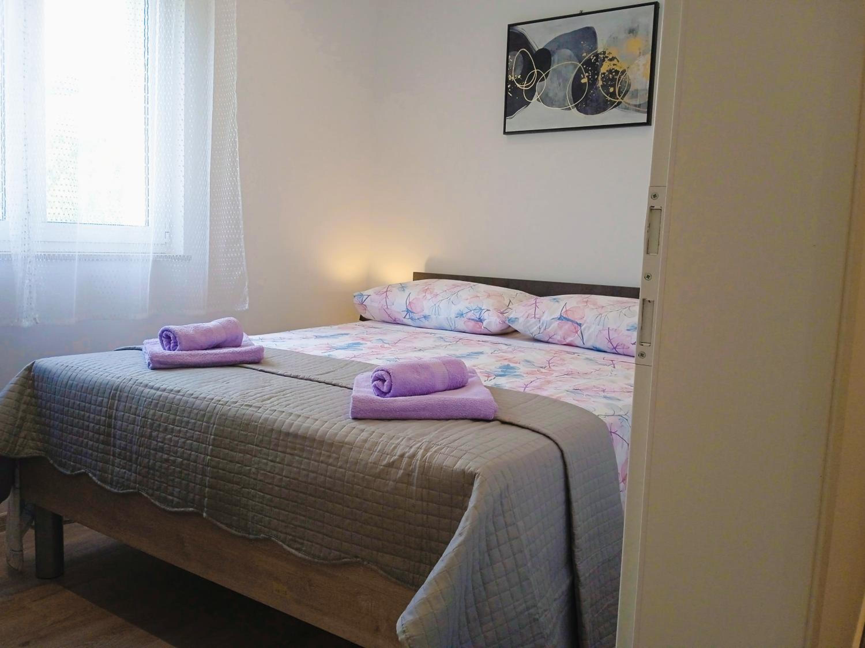 One-Bedroom Apartment - Photo 1
