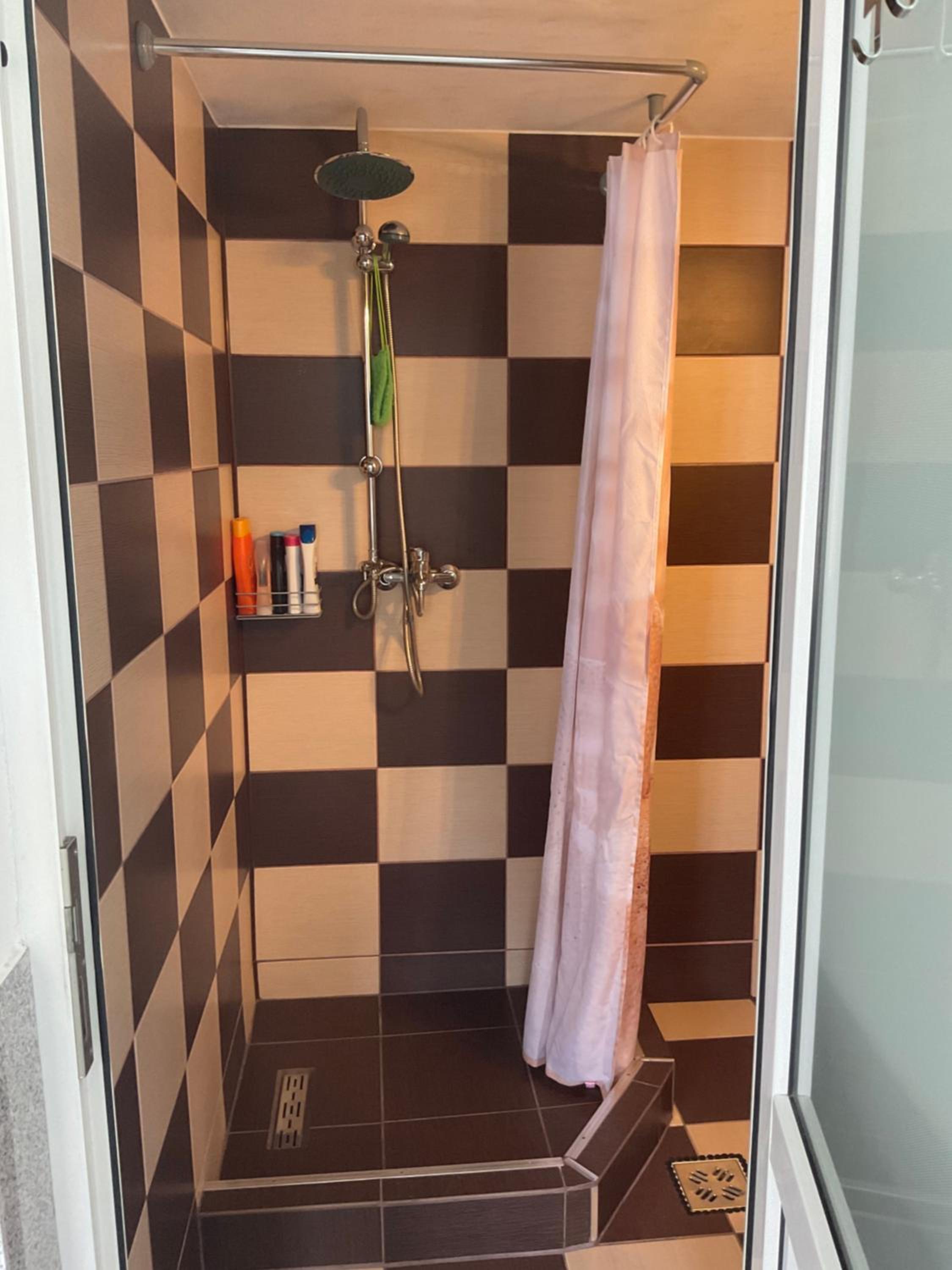 Double or Twin Room with Private Bathroom - Photo 9
