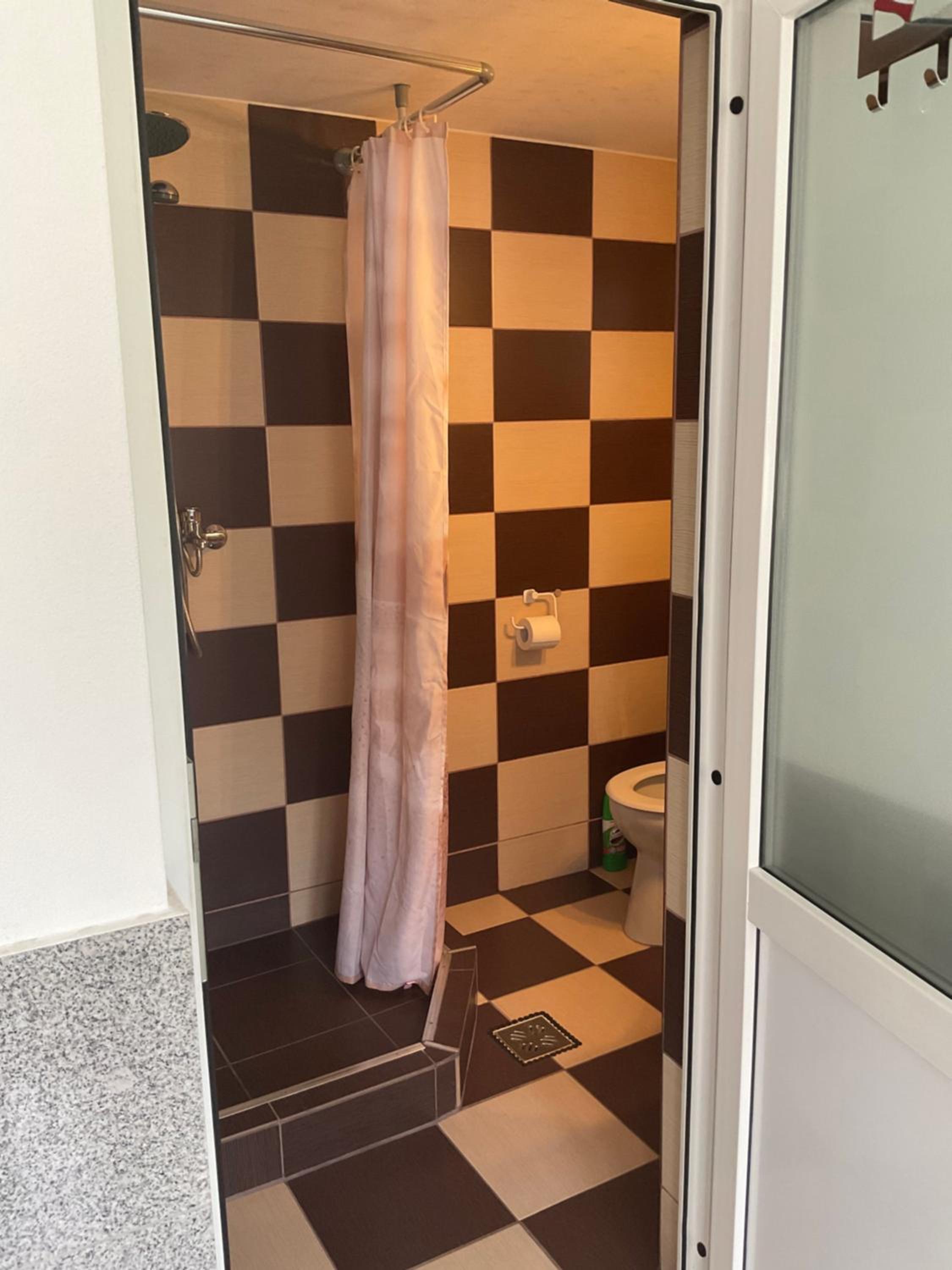 Double or Twin Room with Private Bathroom - Photo 8