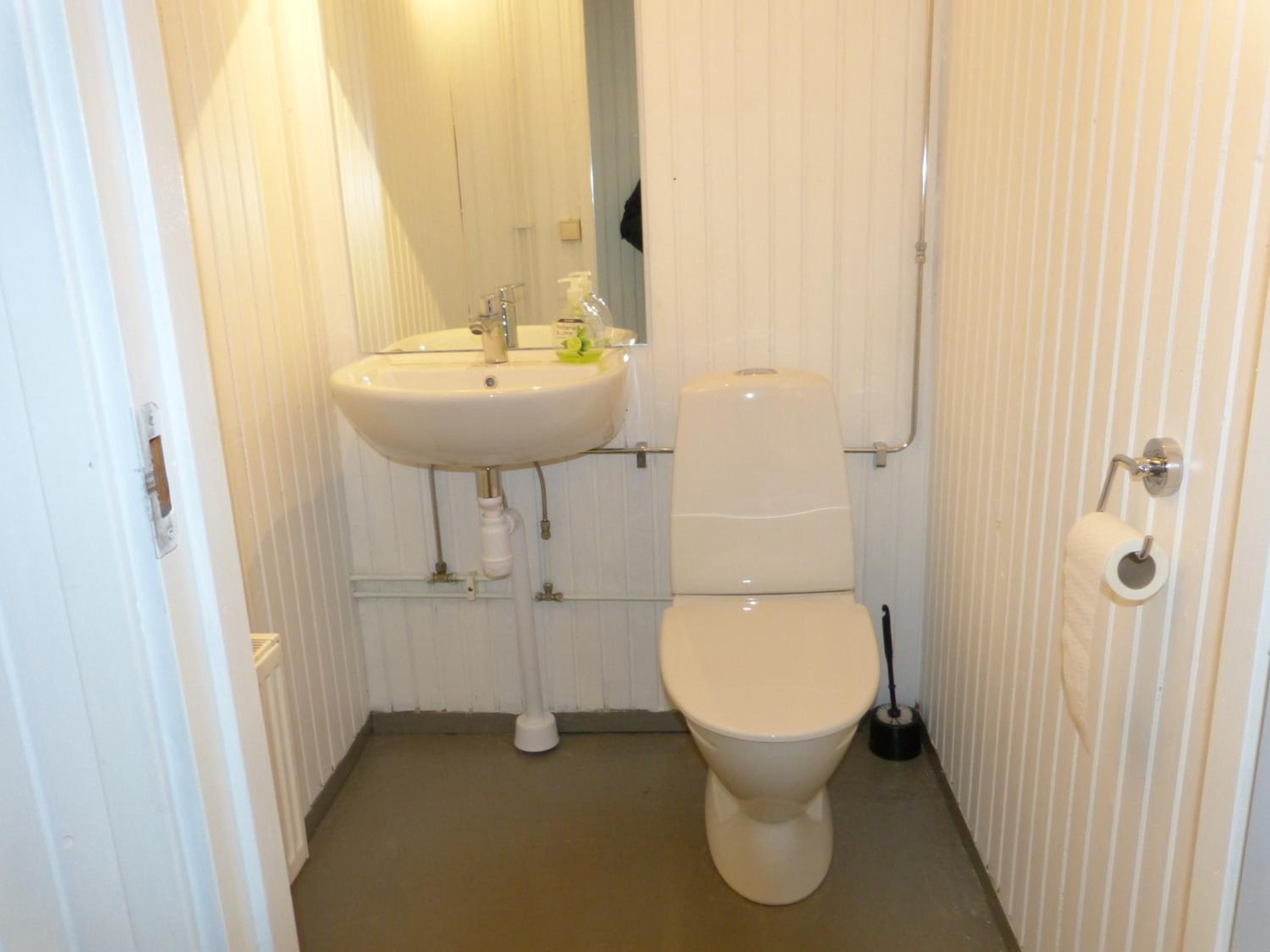 Mobile Home - Photo 9