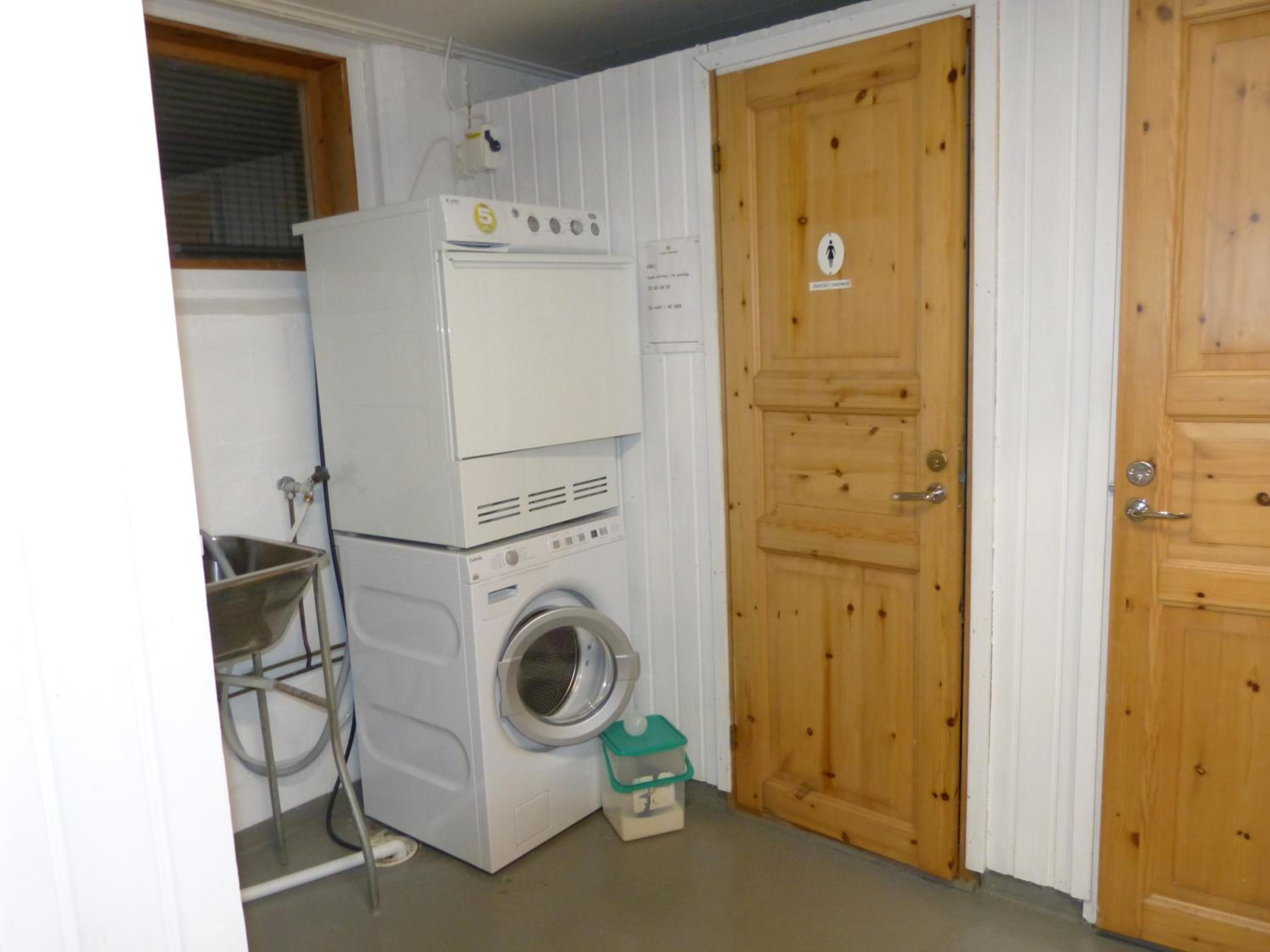 Mobile Home - Photo 2