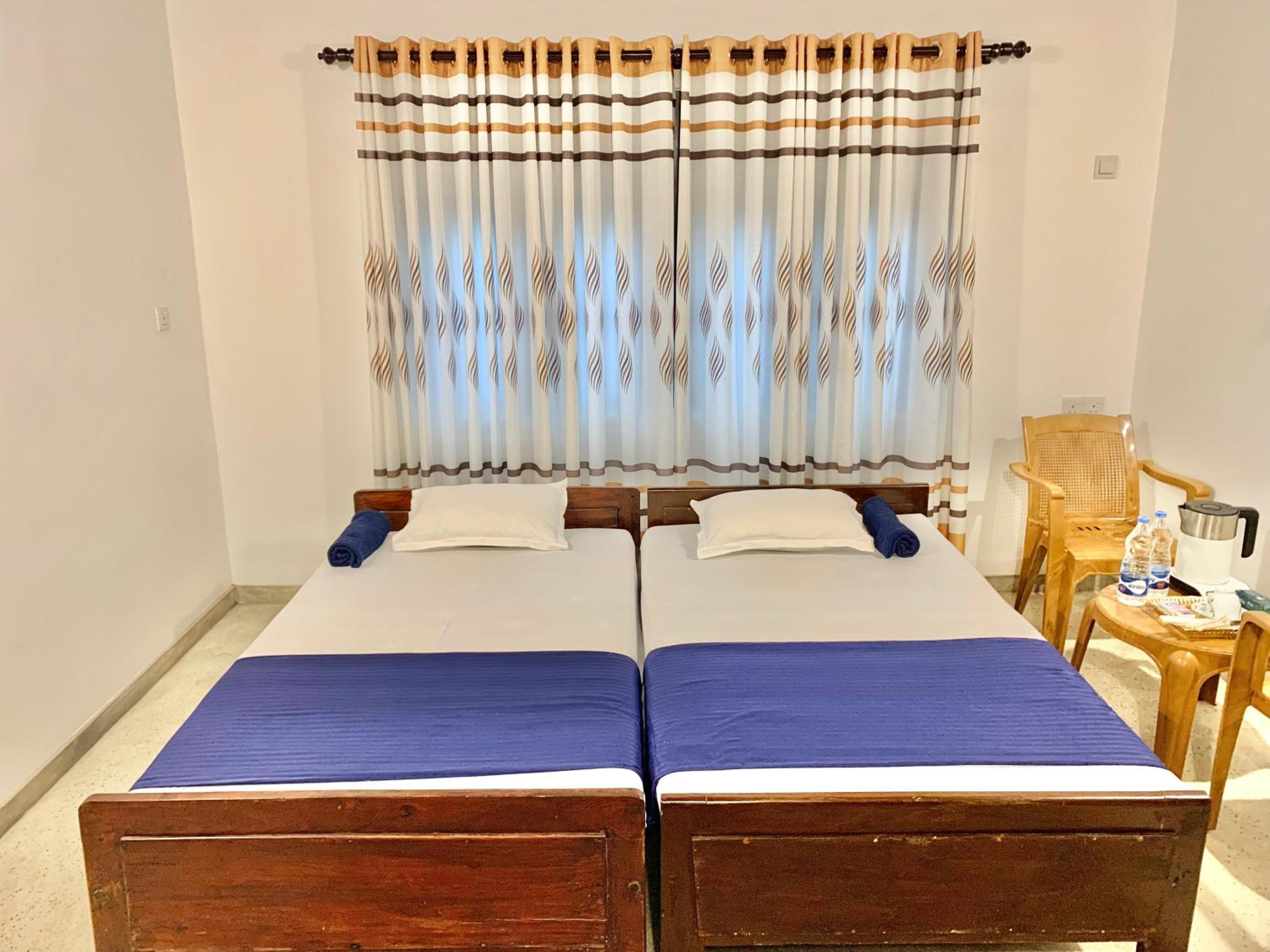 Deluxe Double Room with Shower - Photo 17