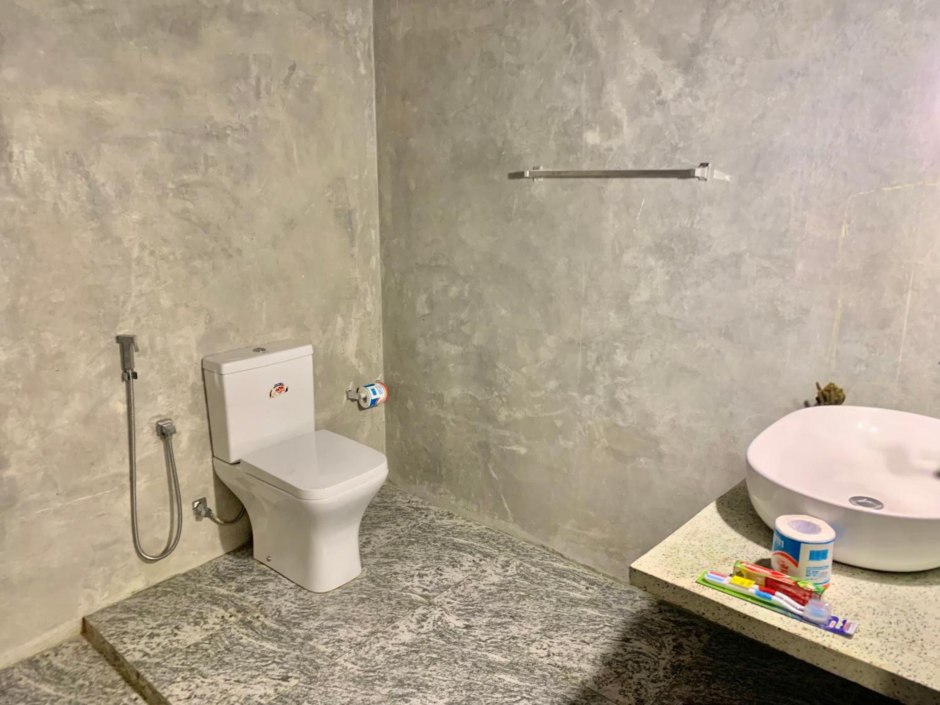 Deluxe Double Room with Shower - Photo 11