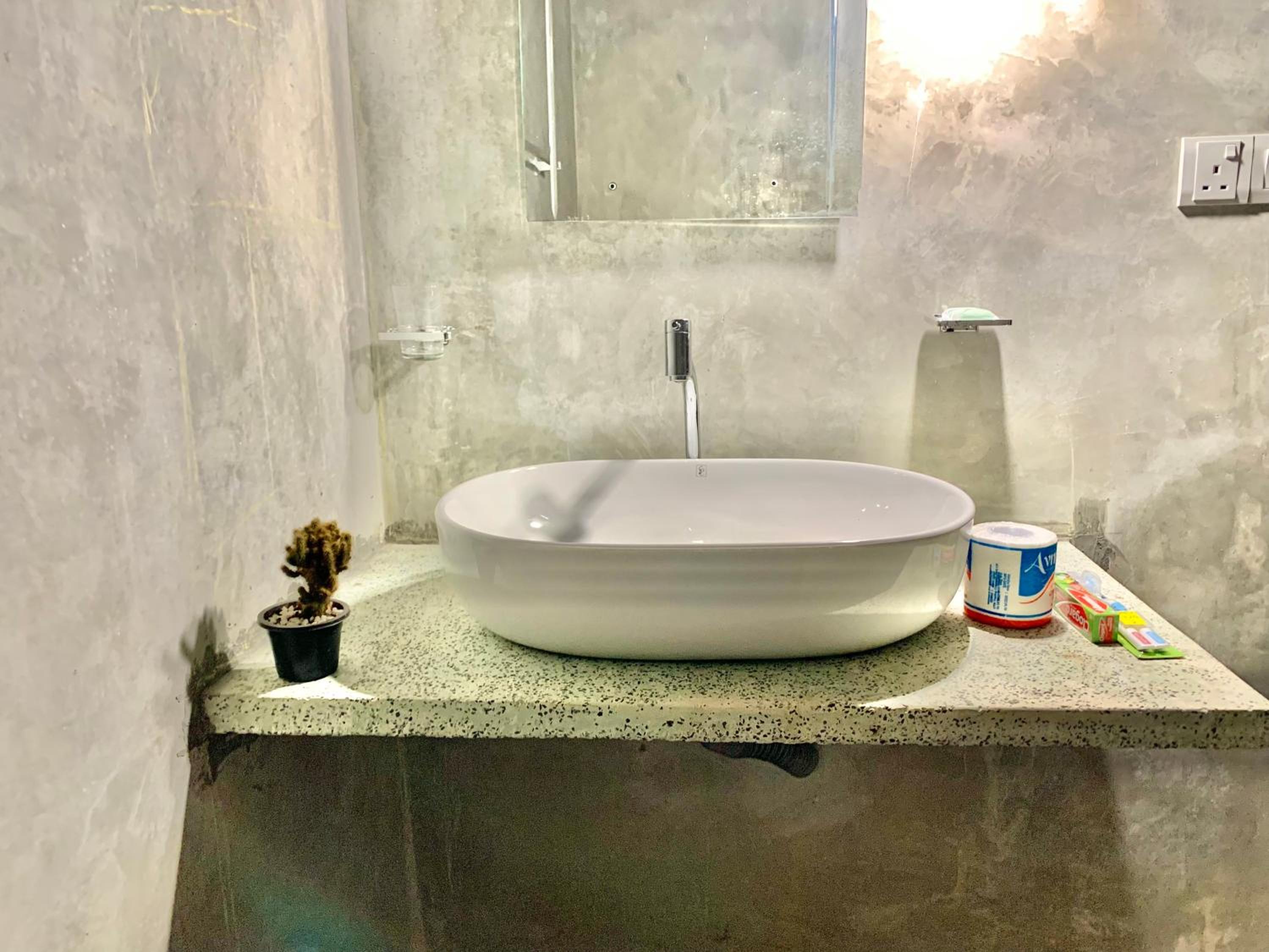 Deluxe Double Room with Shower - Photo 15