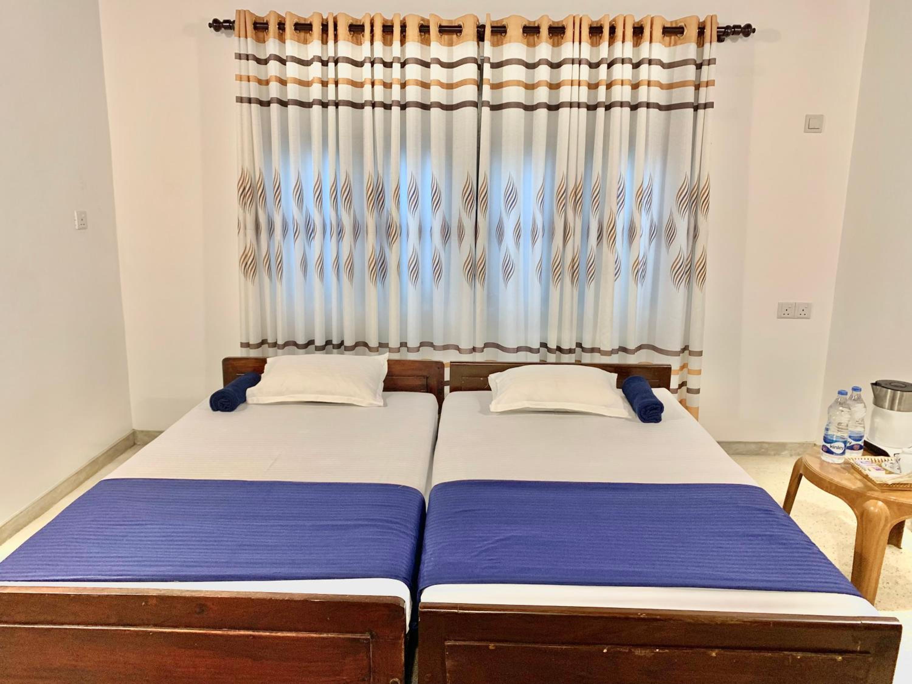 Deluxe Double Room with Shower - Photo 16
