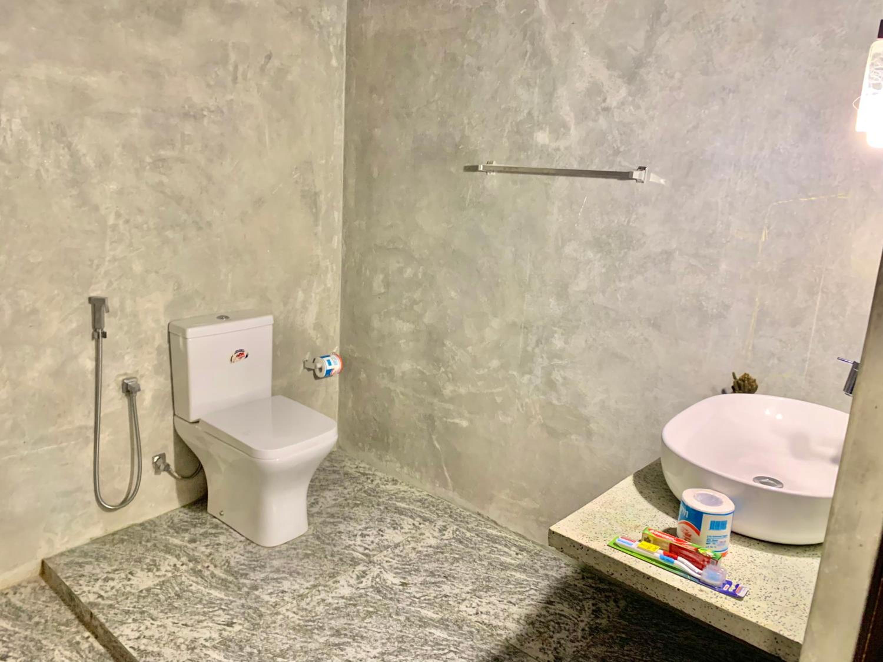 Deluxe Double Room with Shower - Photo 14