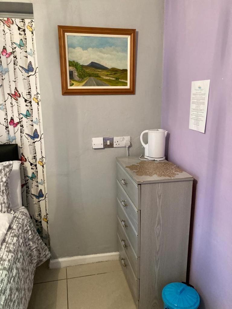Double Room with Shared Bathroom photo 3