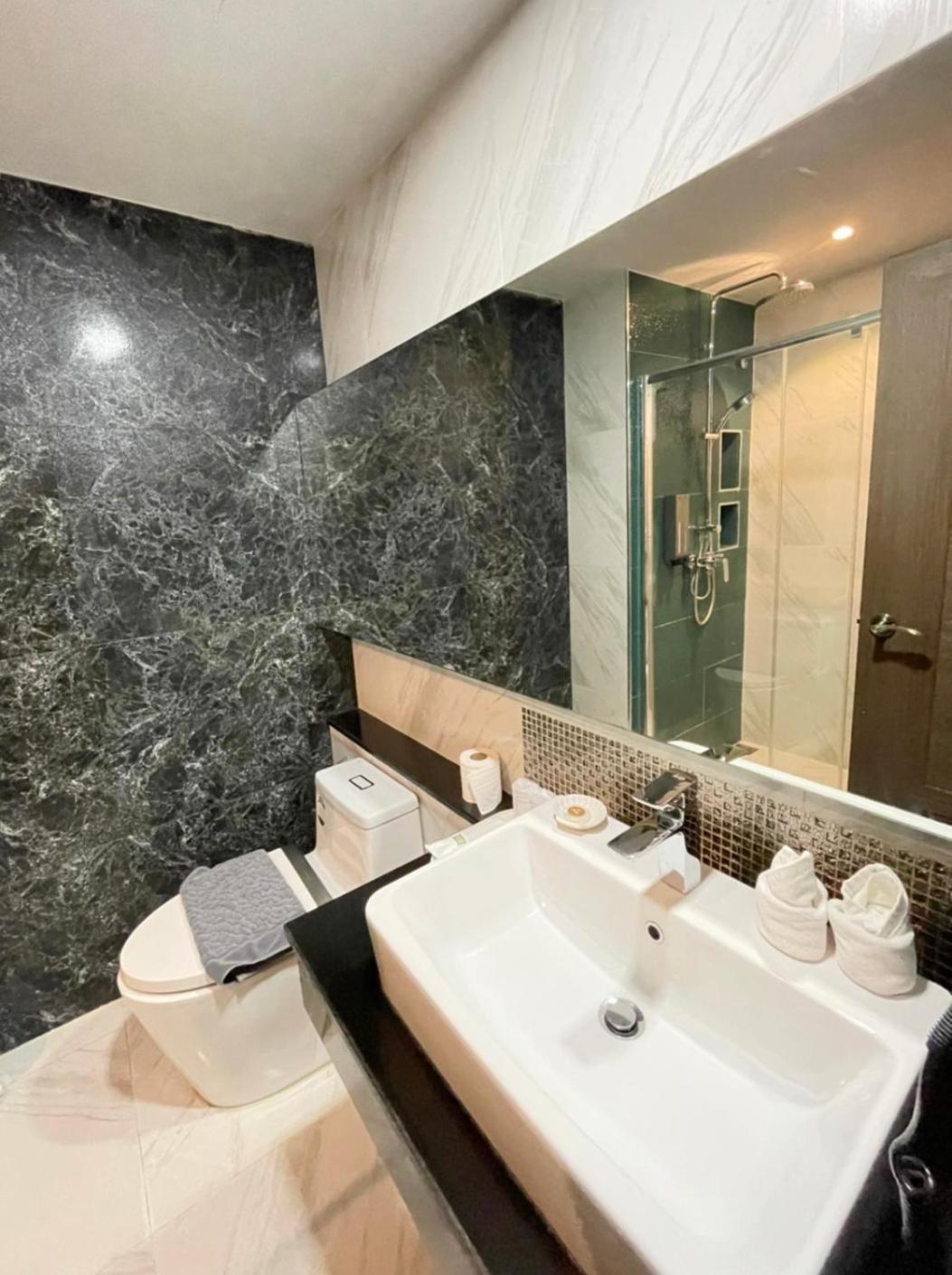 Superior King Room - Photo 18