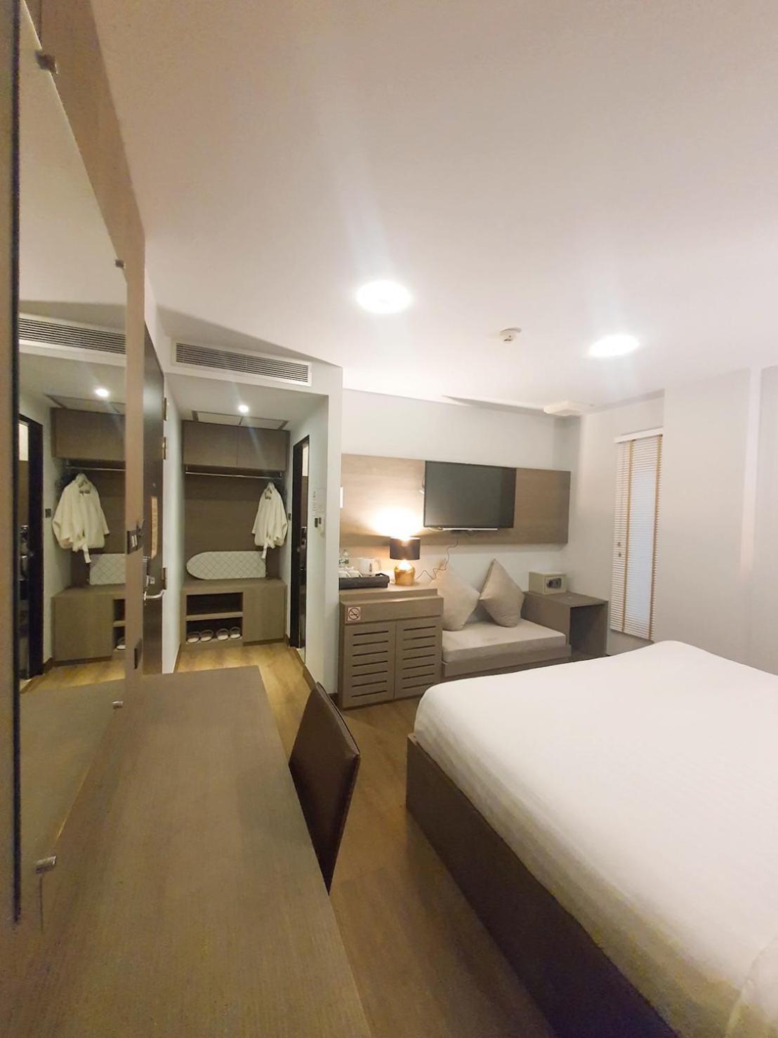 Superior King Room - Photo 1