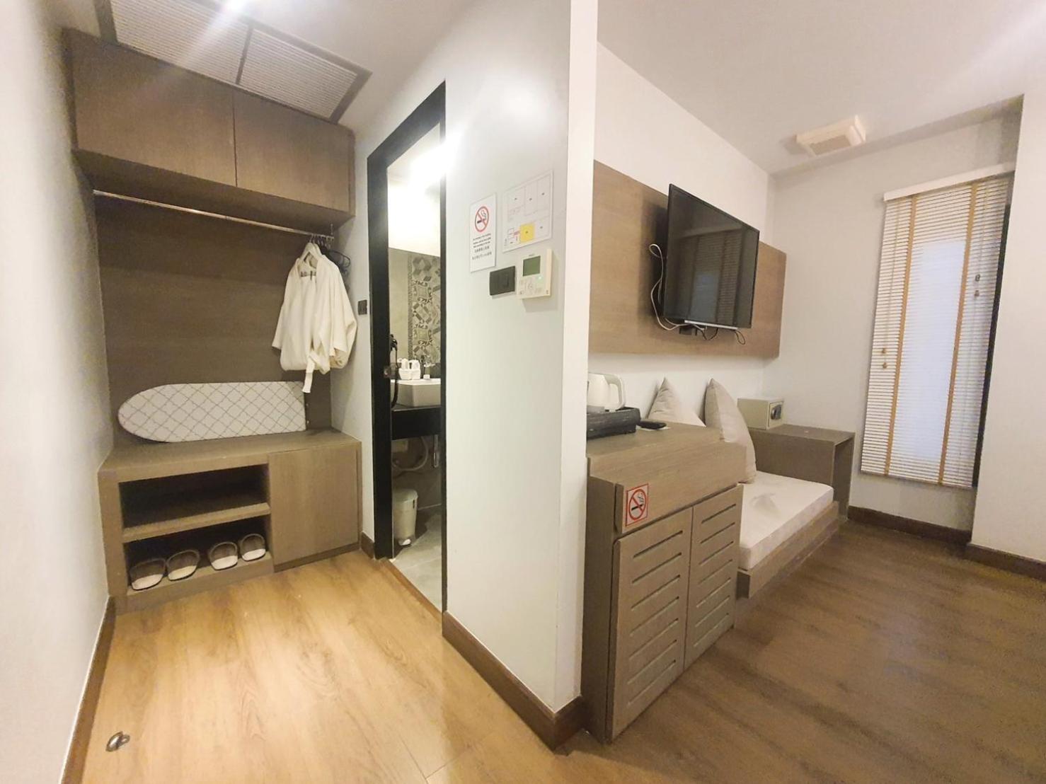Superior King Room - Photo 20