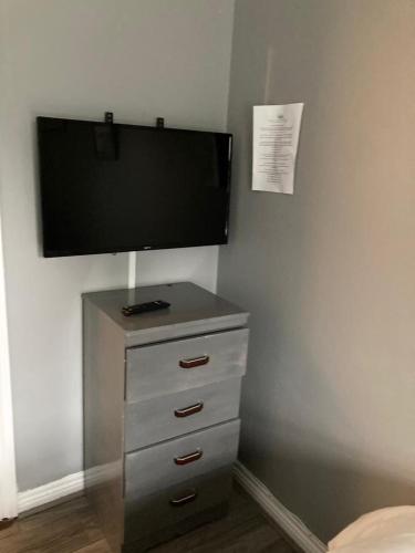 Single Room with Shared Bathroom photo 1