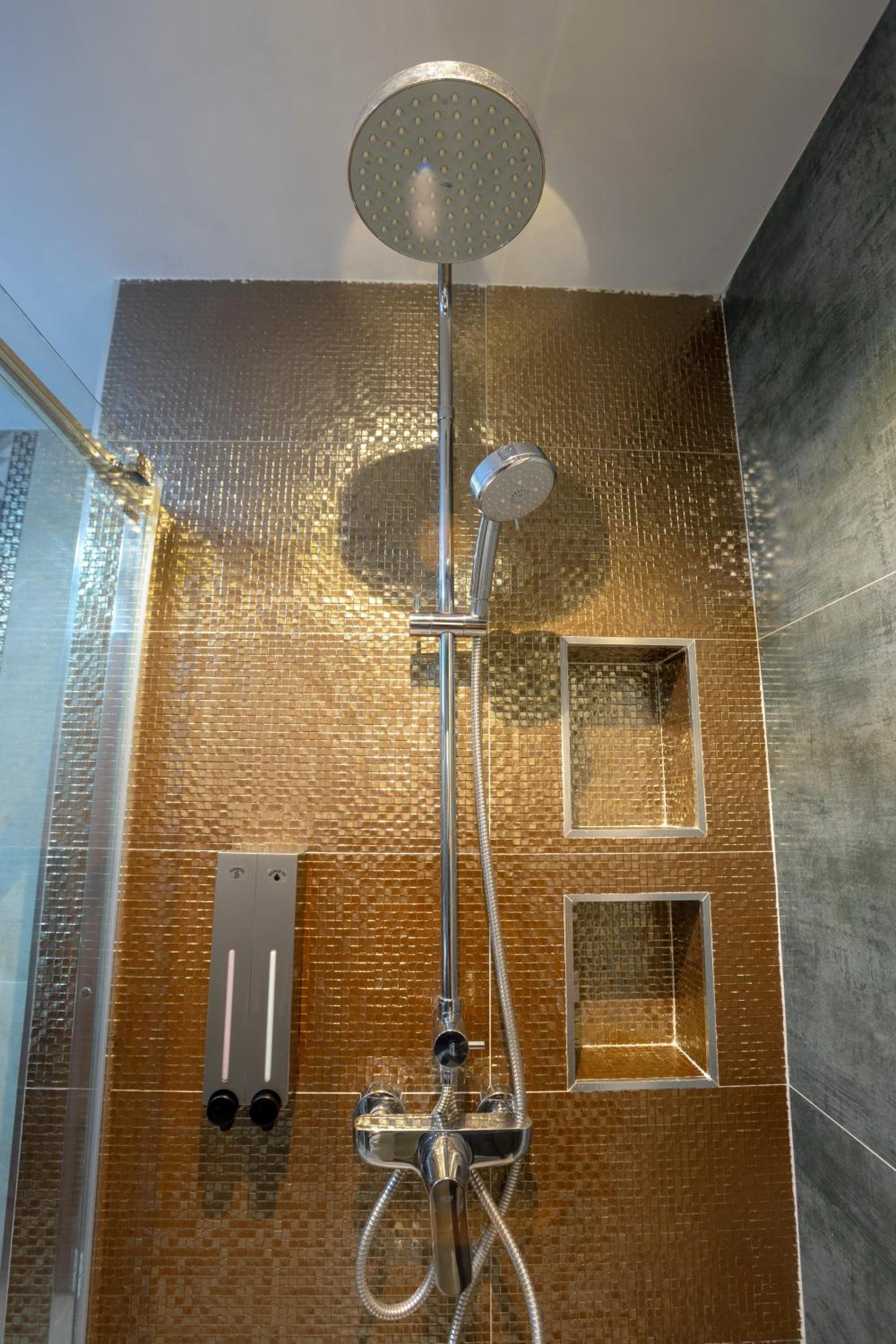 Superior King Room - Photo 3